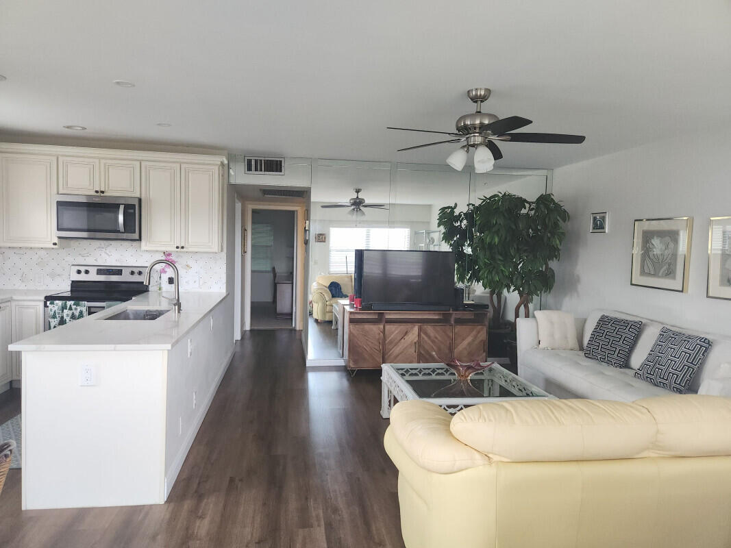 158 Preston Way — Photo 4