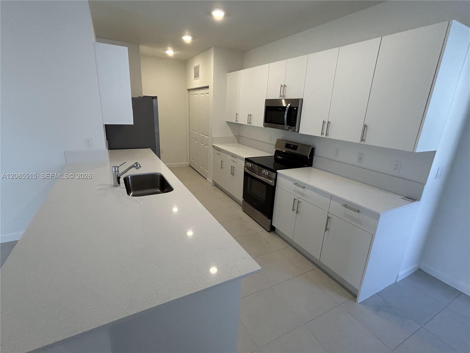3000 Park Pl — Photo 2