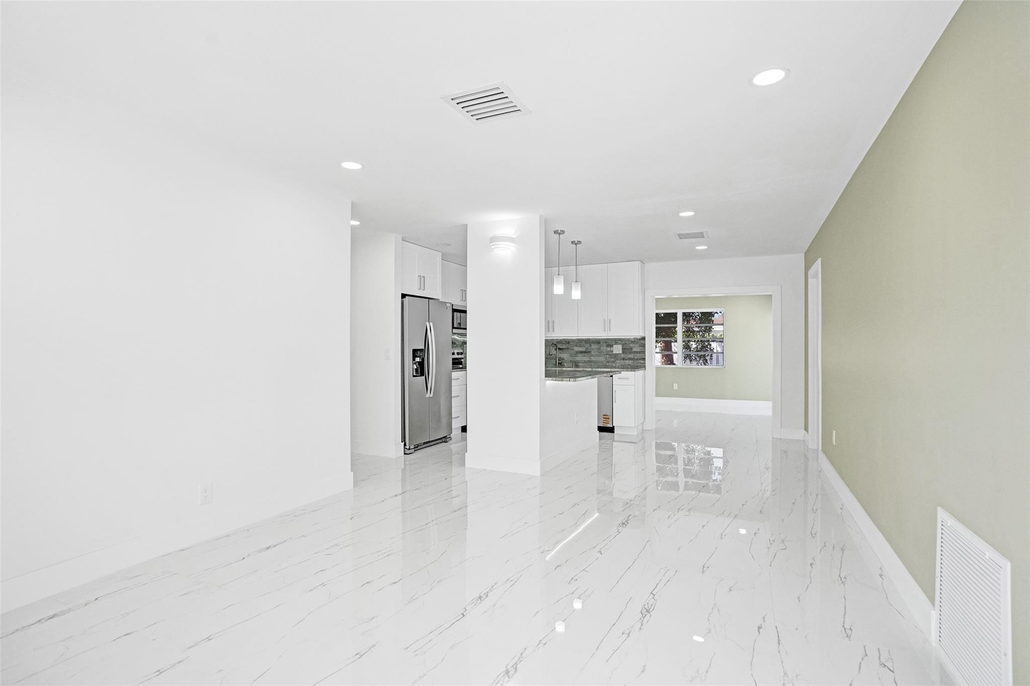 1437 SW 1ST Avenue — Photo 2