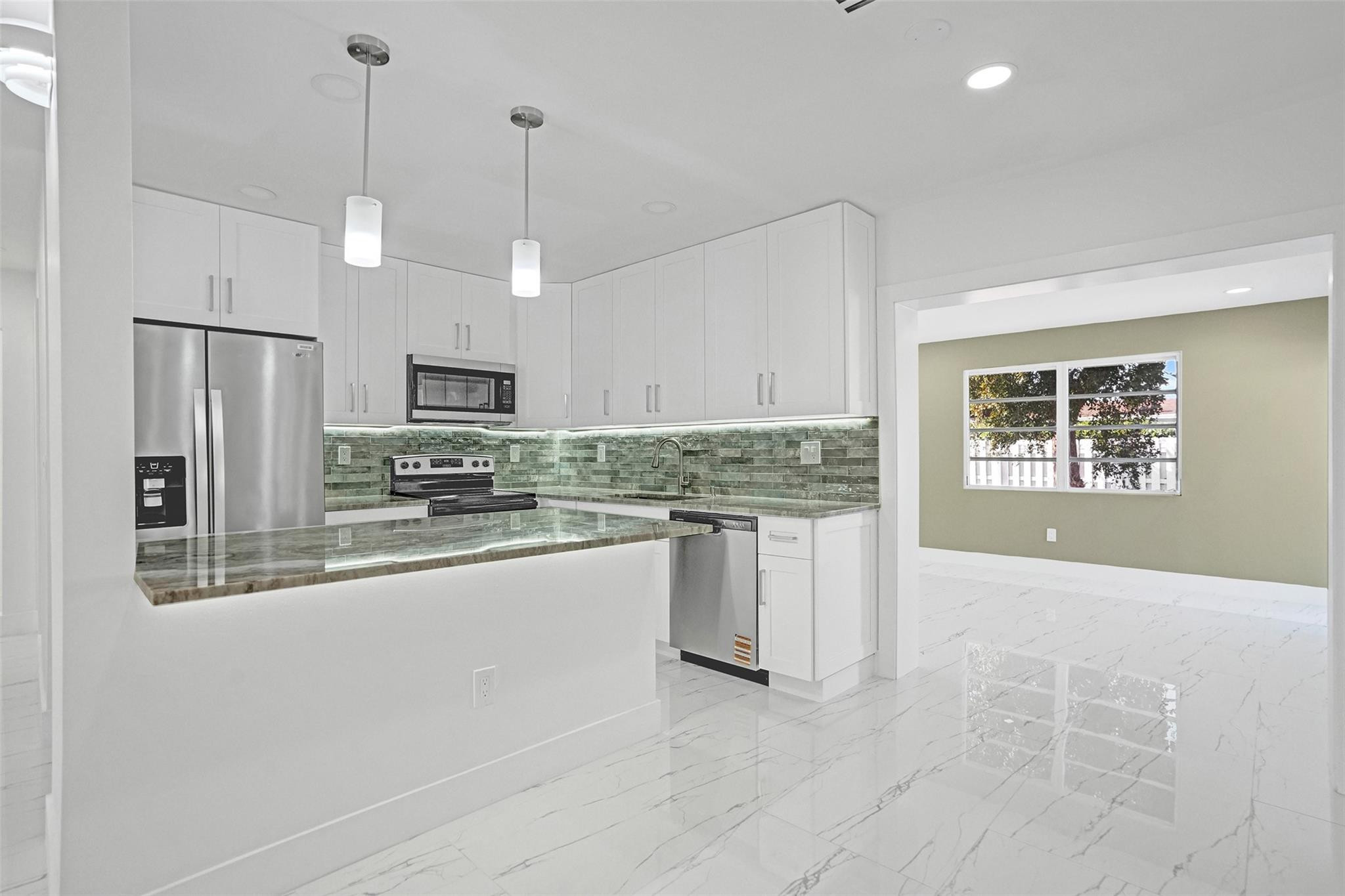 1437 SW 1ST Avenue — Photo 5