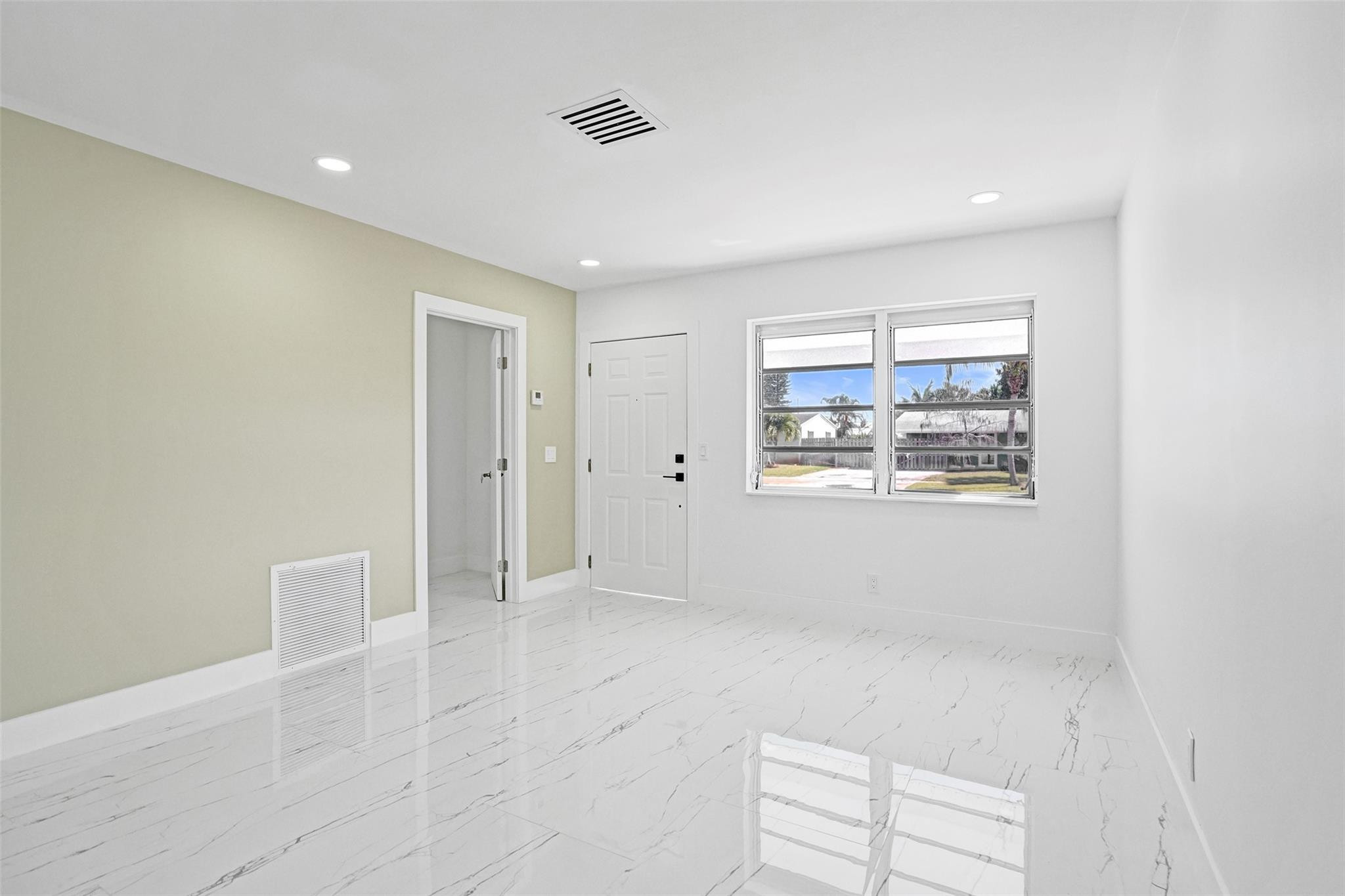 1437 SW 1ST Avenue — Photo 3
