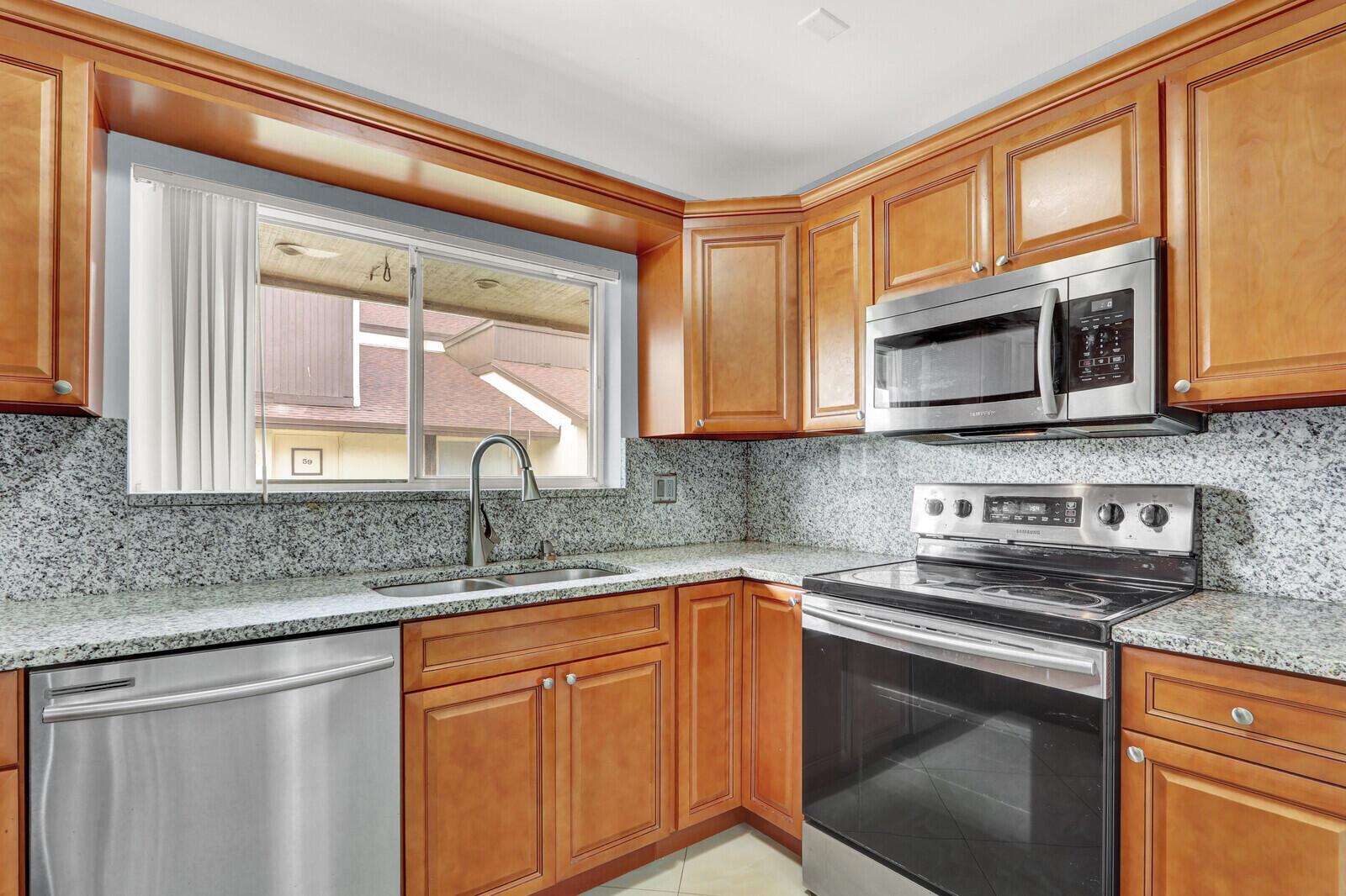 5272 Bosque Lane # 31, West Palm Beach FL 33415