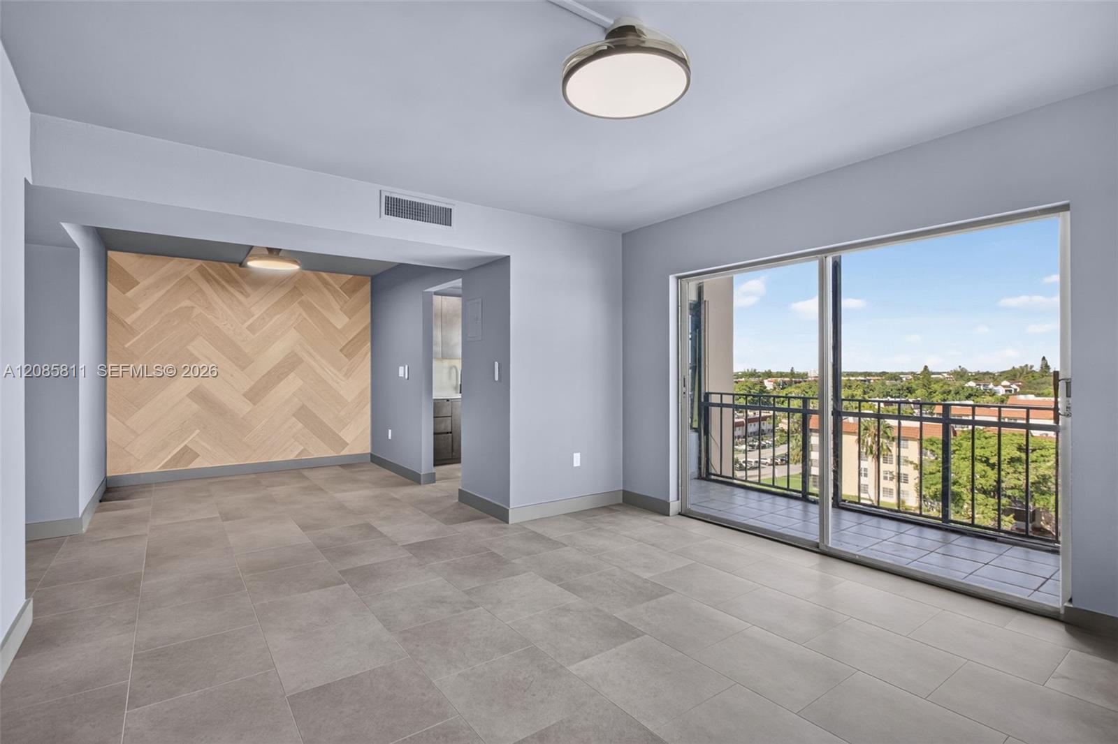 4174 Inverrary Dr # 815 — Photo 2
