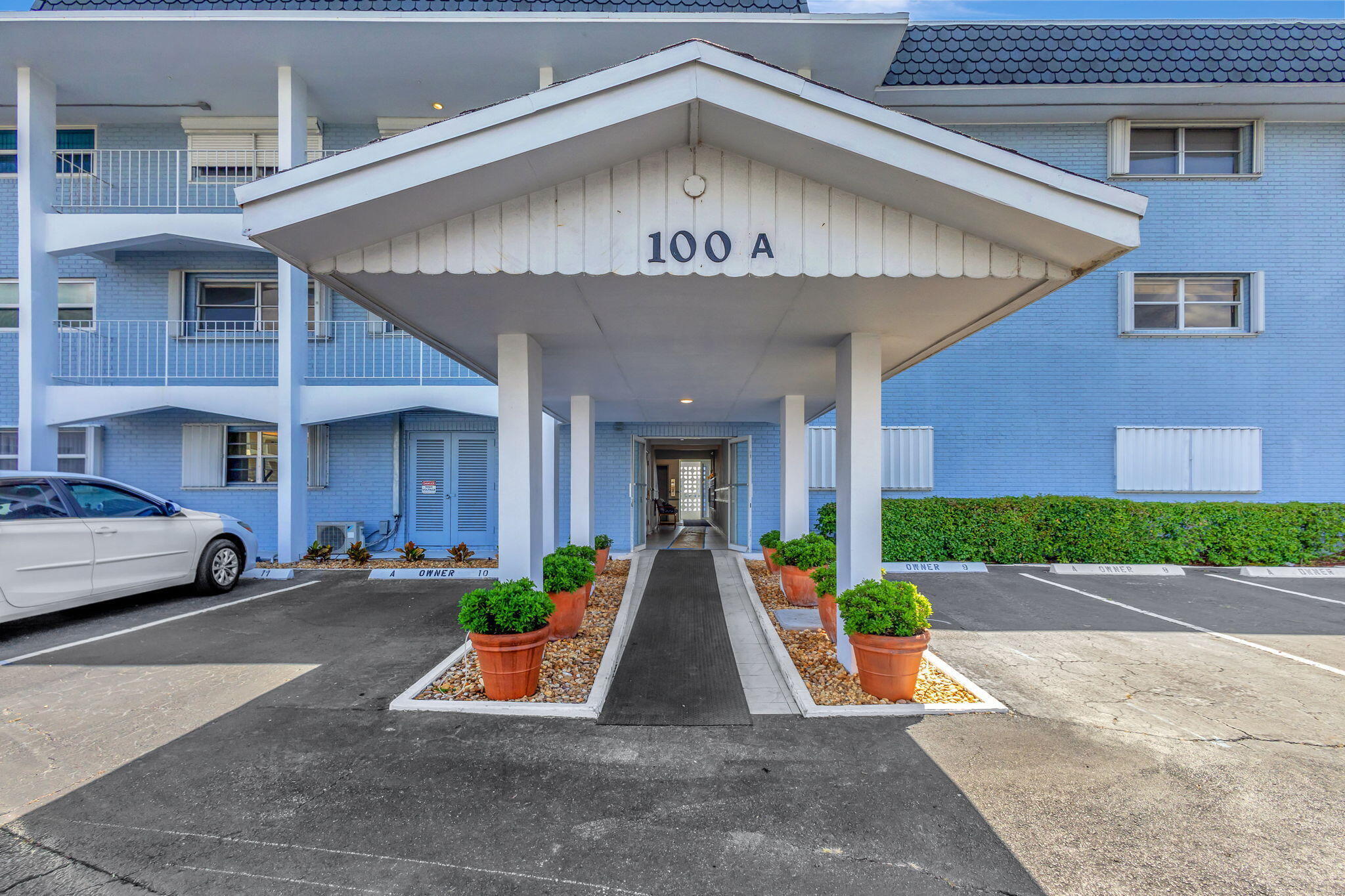 100 Shore Court # 210, North Palm Beach FL 33408