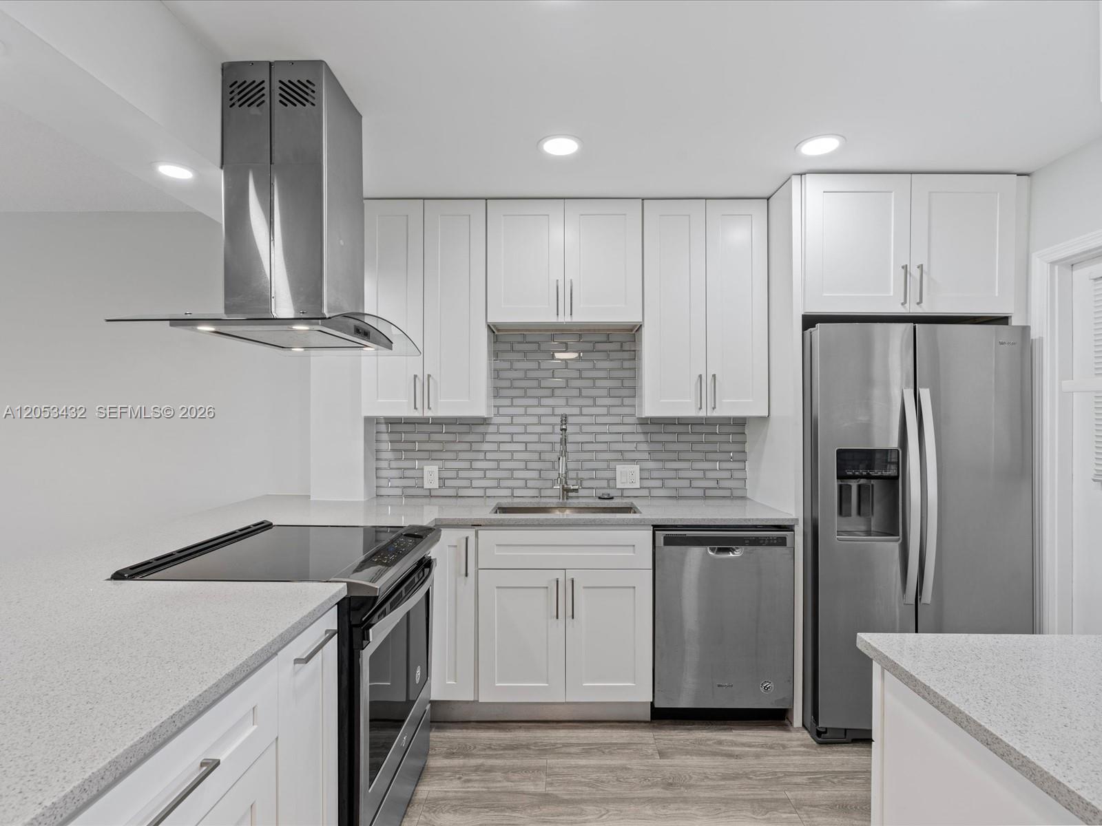 3150 N Palm Aire Dr # 406 — Photo 3