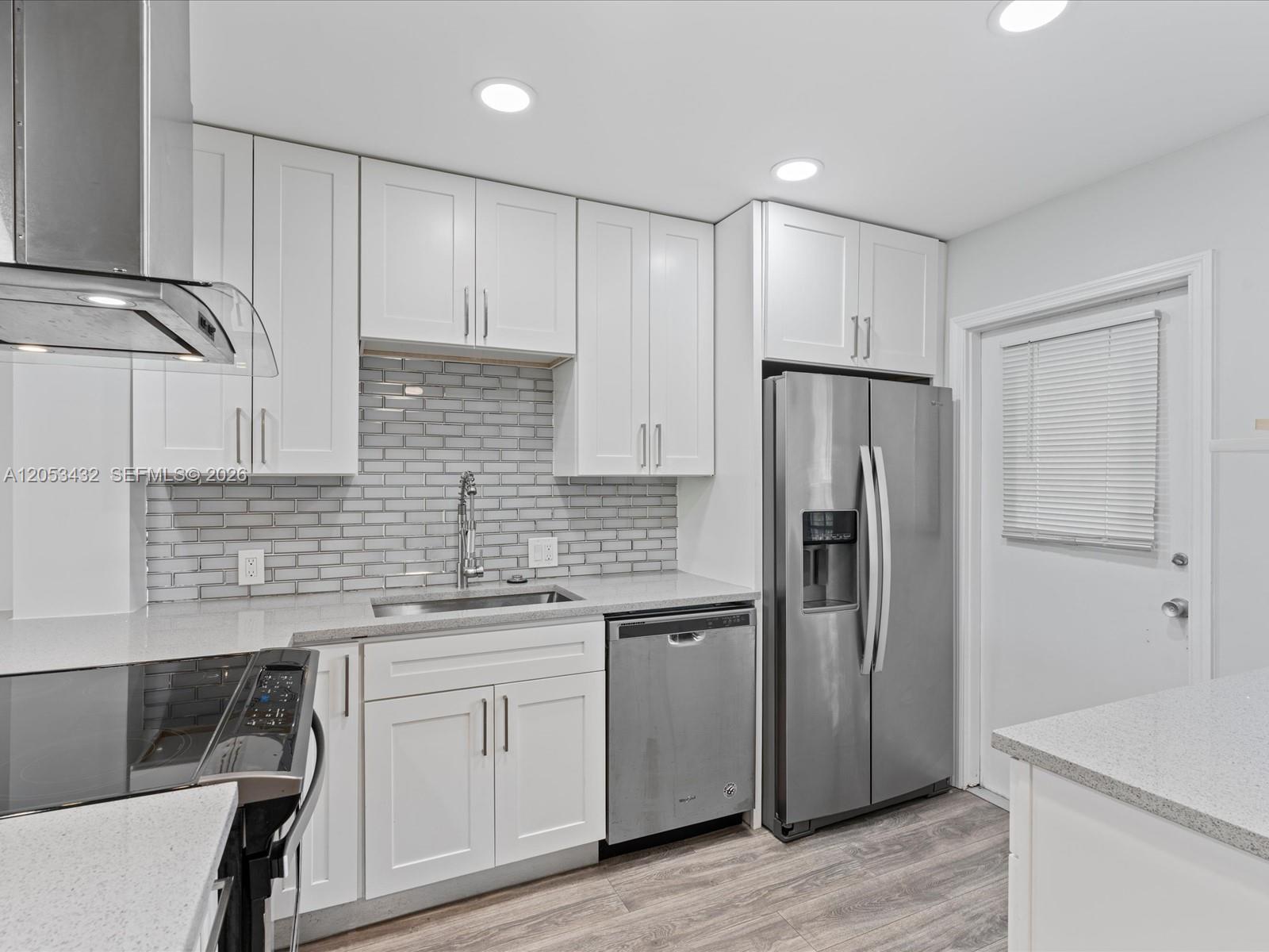 3150 N Palm Aire Dr # 406 — Photo 4