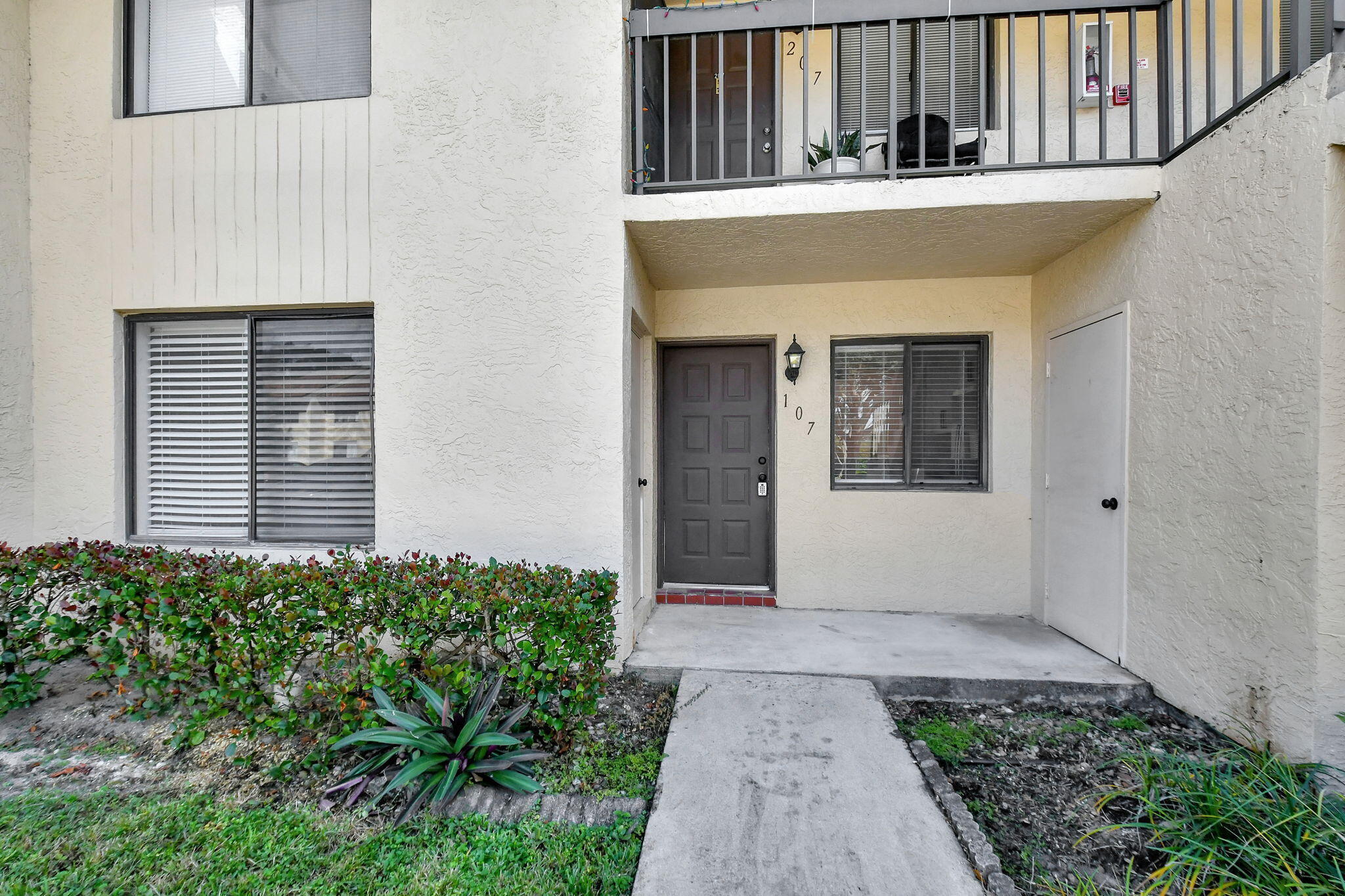 6550 SOMERSET Drive # 107 — Photo 2