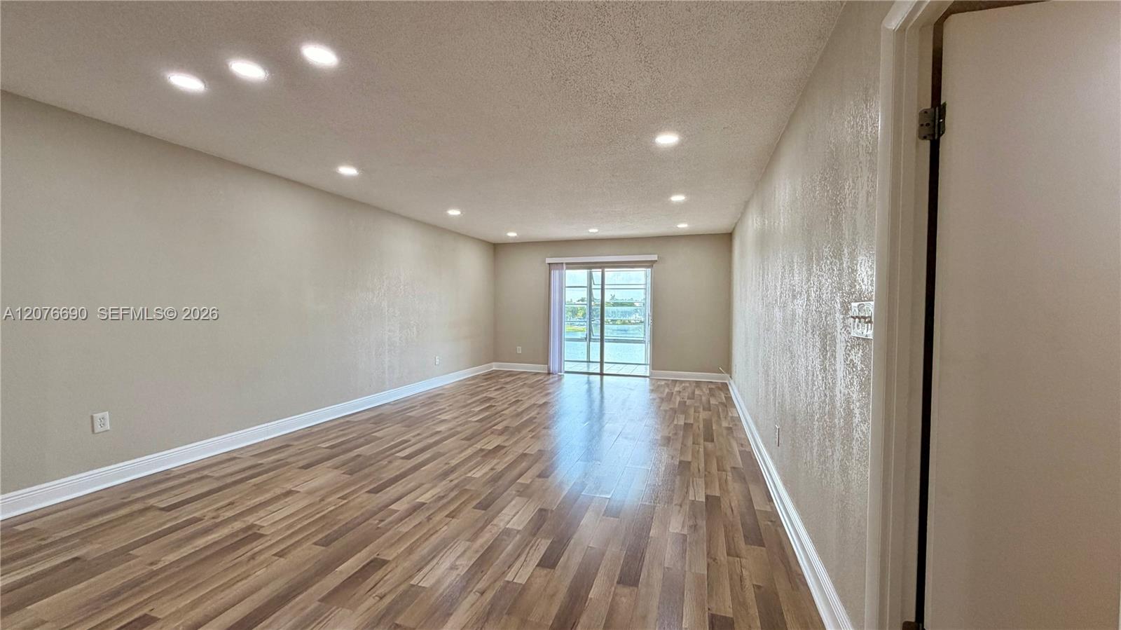 879 NE 195th St # 425 — Photo 4