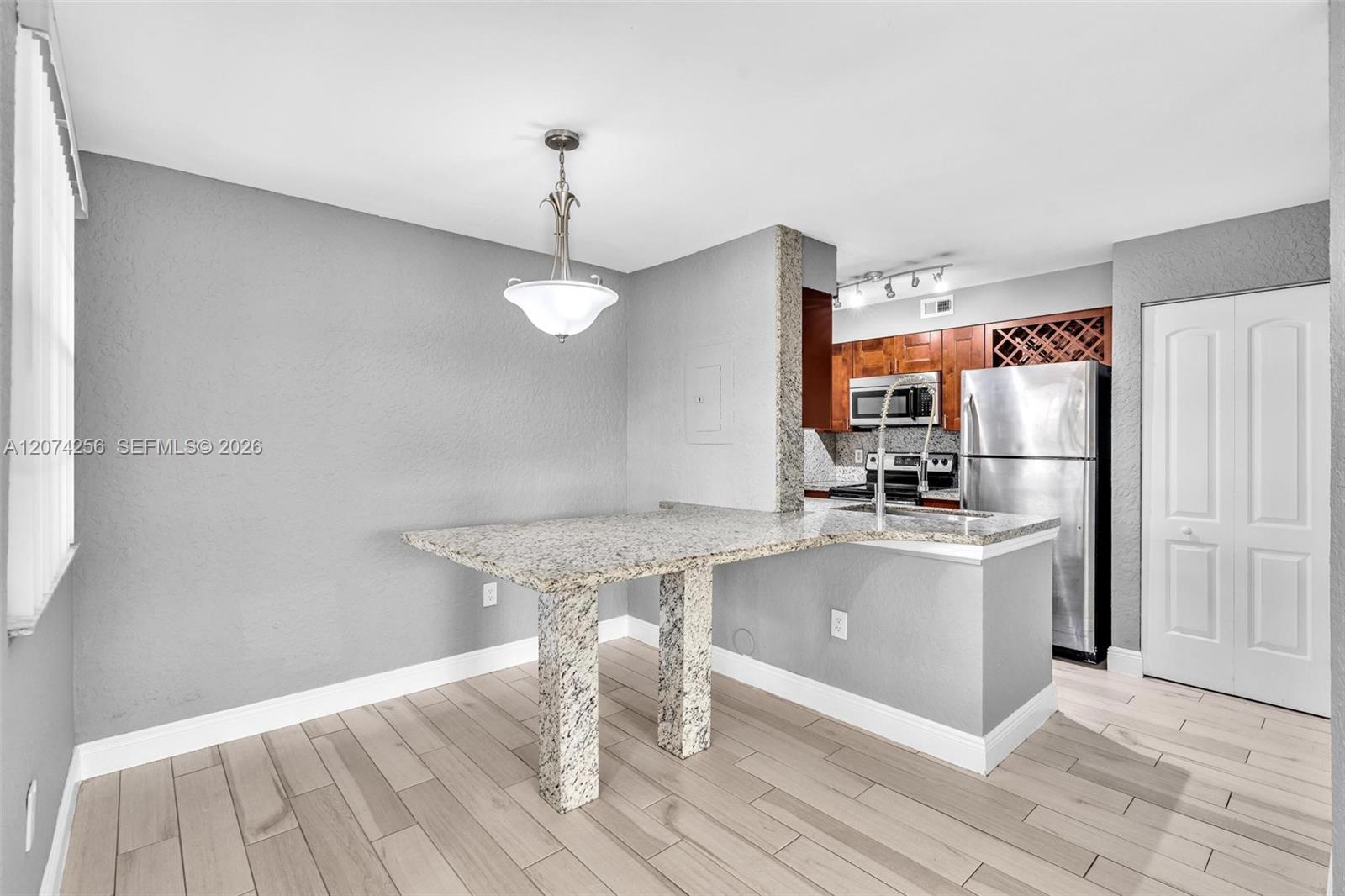 2803 N Oakland Forest Dr # 206, Oakland Park FL 33309
