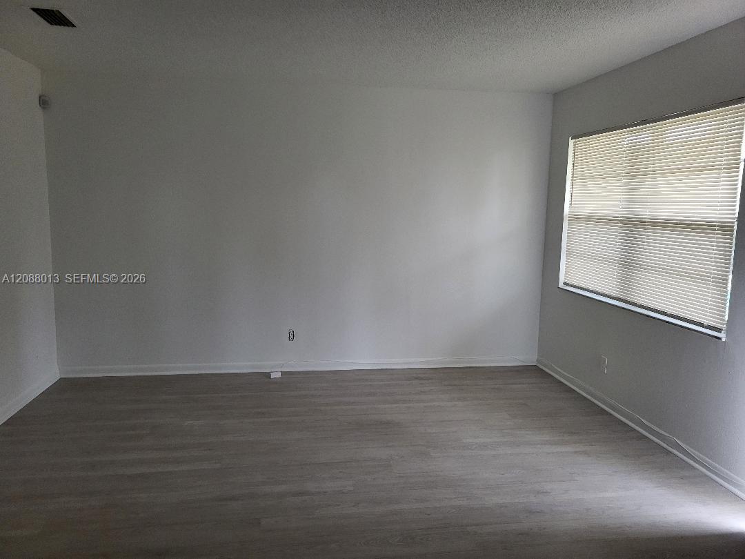 5156 NE 6th Ave # 219 — Photo 3