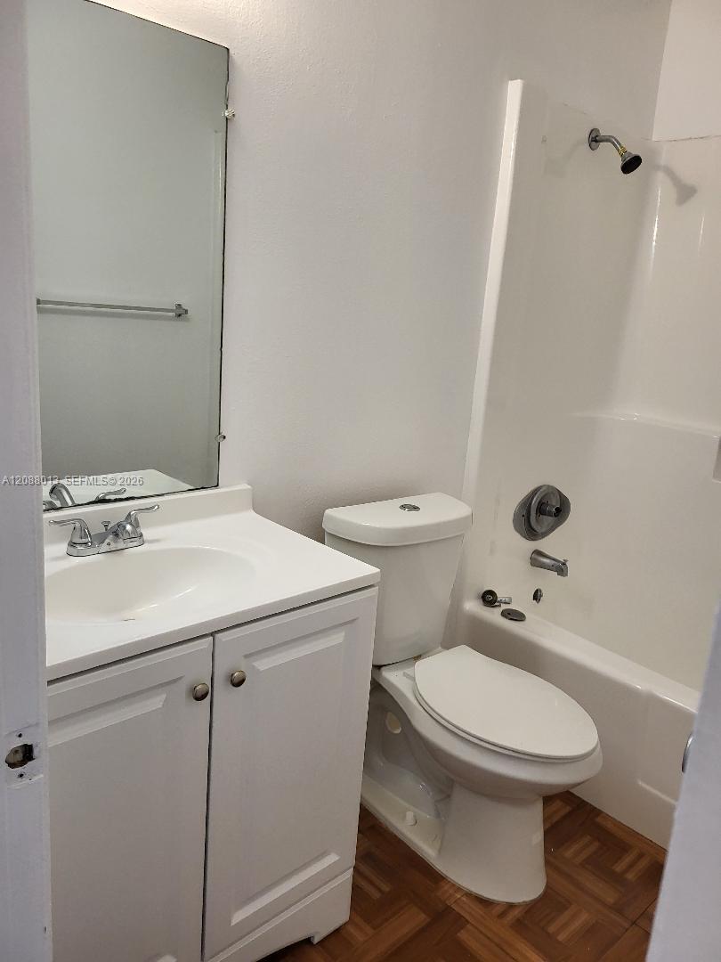5156 NE 6th Ave # 219 — Photo 5