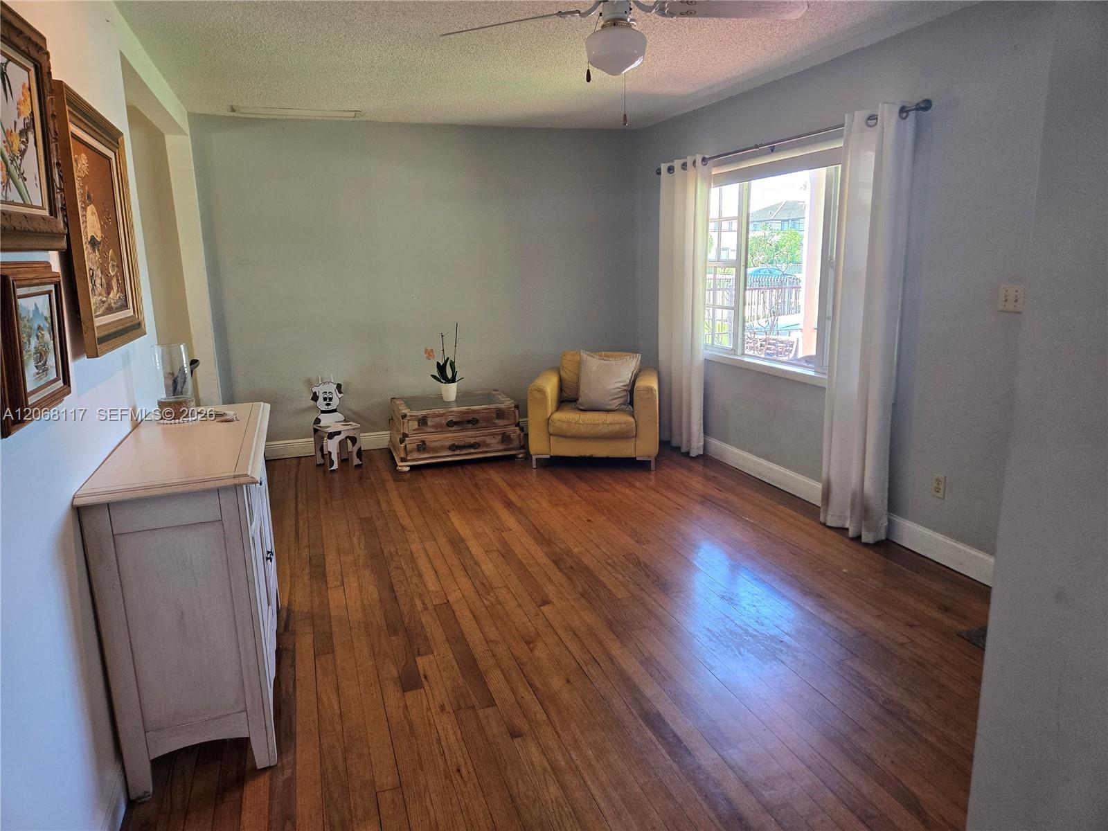 6858 SW 39th St — Photo 3