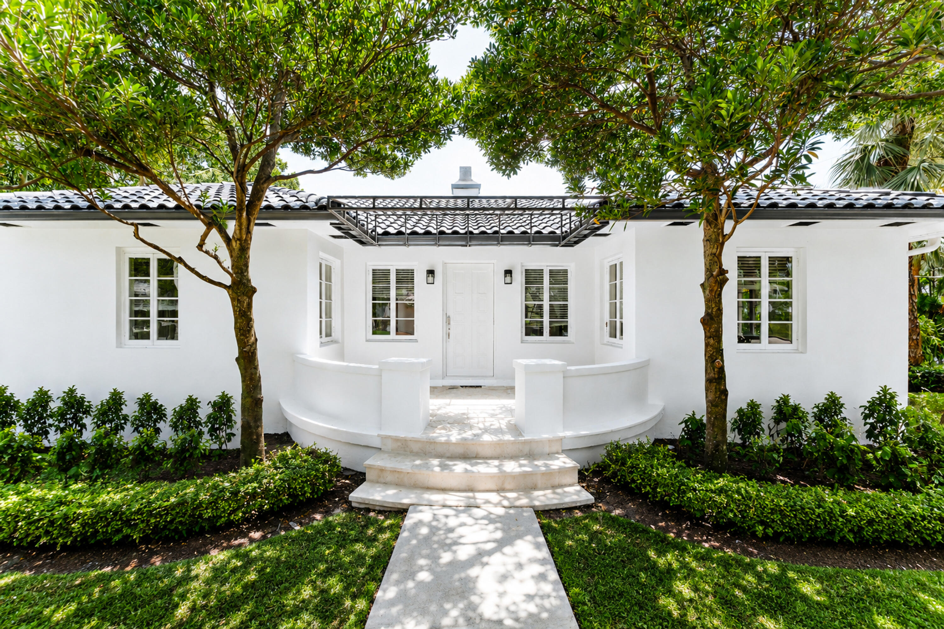 400 E Royal Palm Road — Photo 3