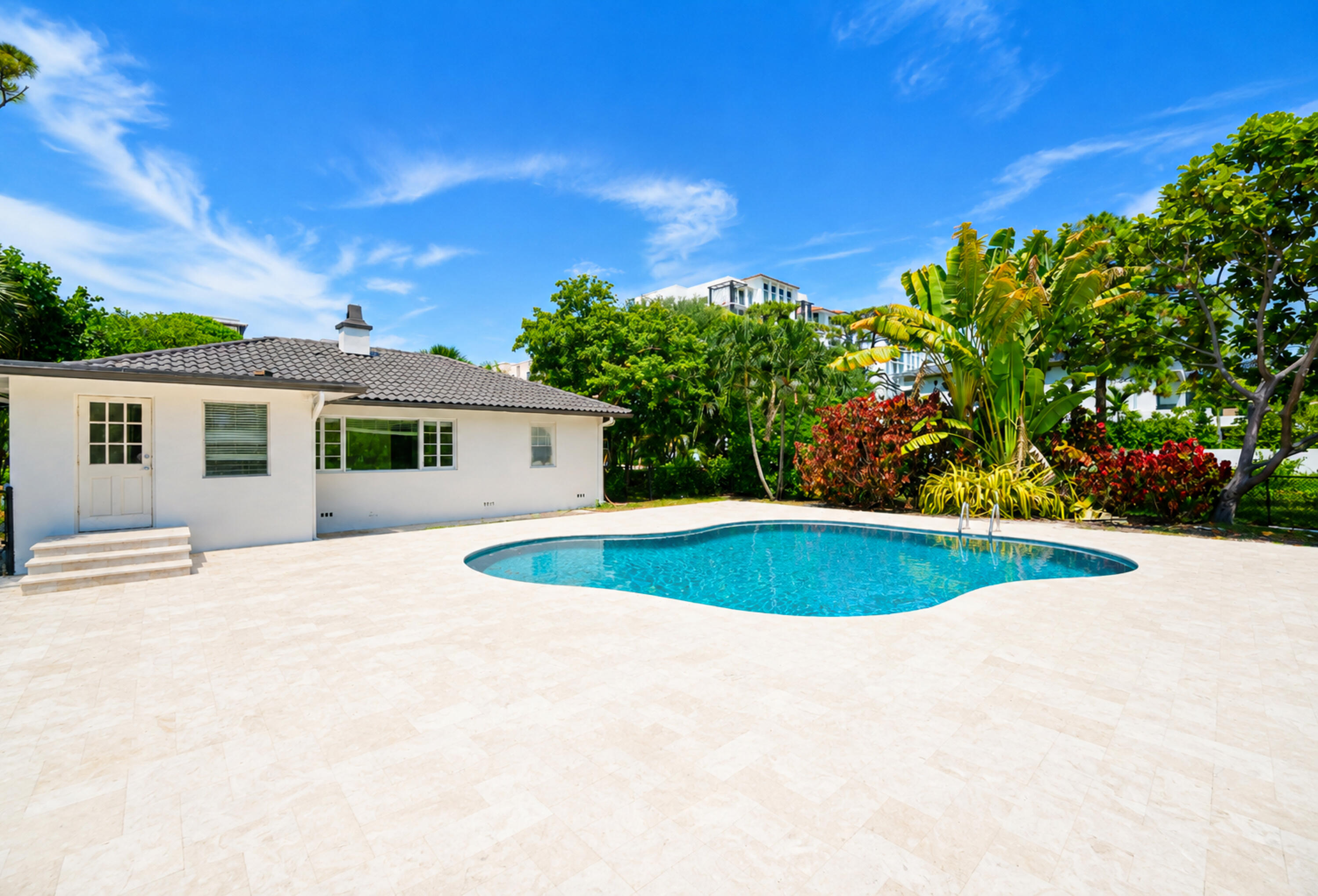 400 E Royal Palm Road — Photo 5
