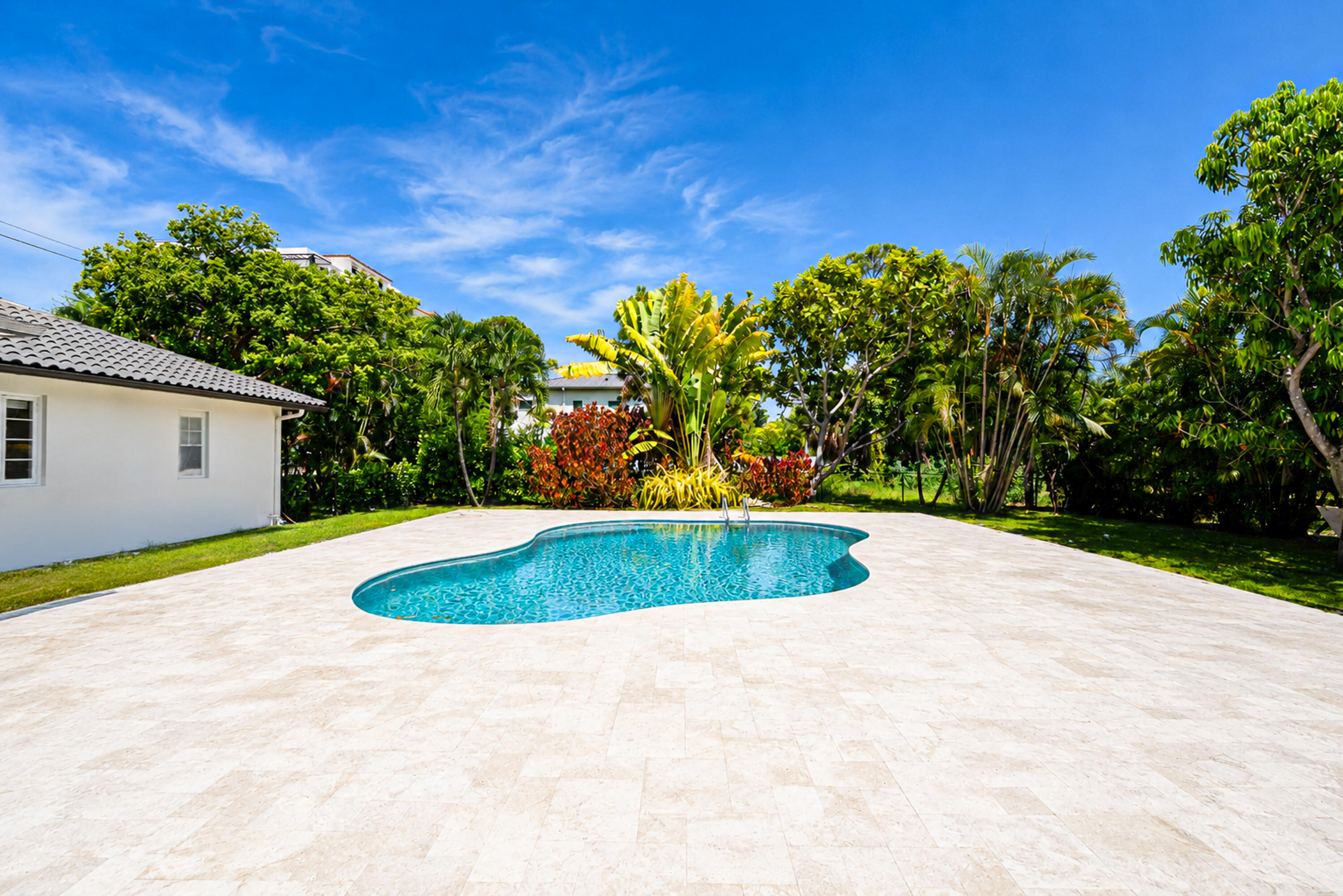 400 E Royal Palm Road — Photo 4