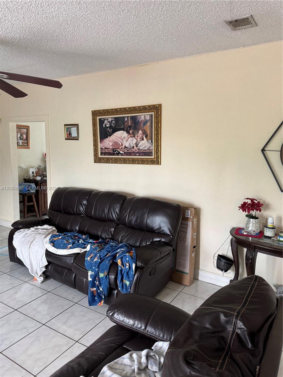 5612 NW 5612 nw 206th Ln — Photo 2