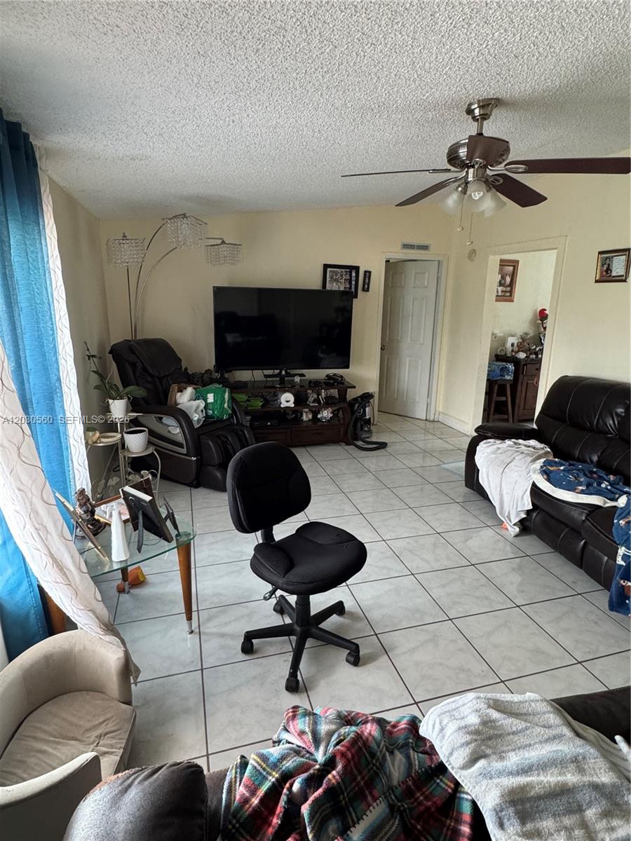 5612 NW 5612 nw 206th Ln — Photo 3