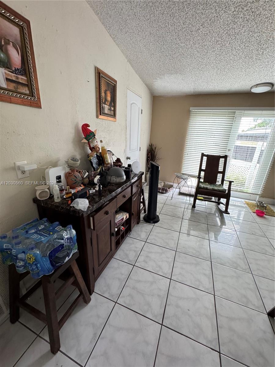 5612 NW 5612 nw 206th Ln — Photo 4