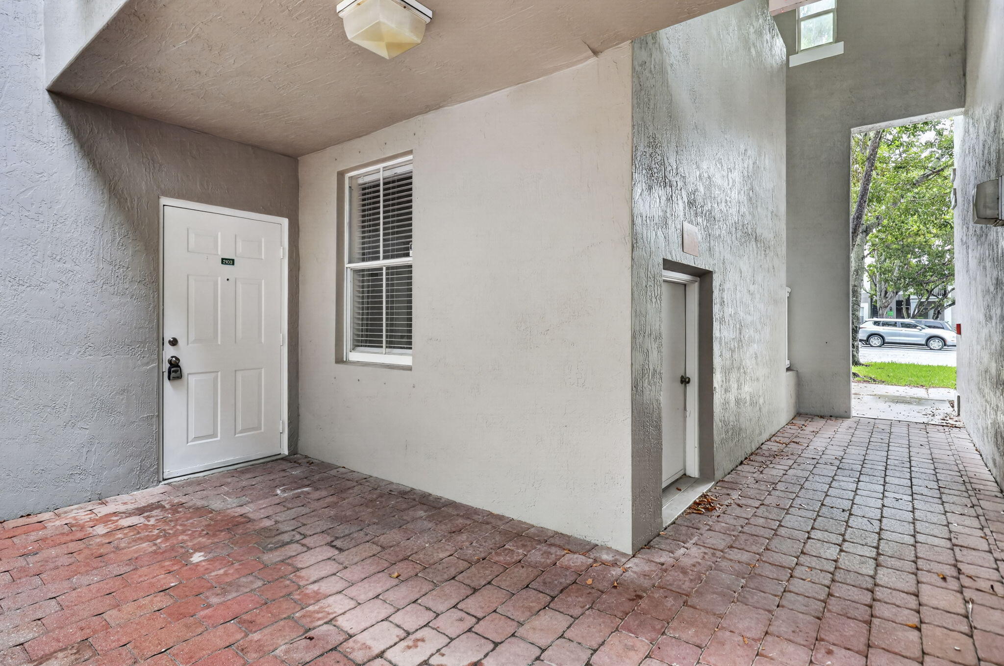 2103 SHOMA Drive # 122 — Photo 2