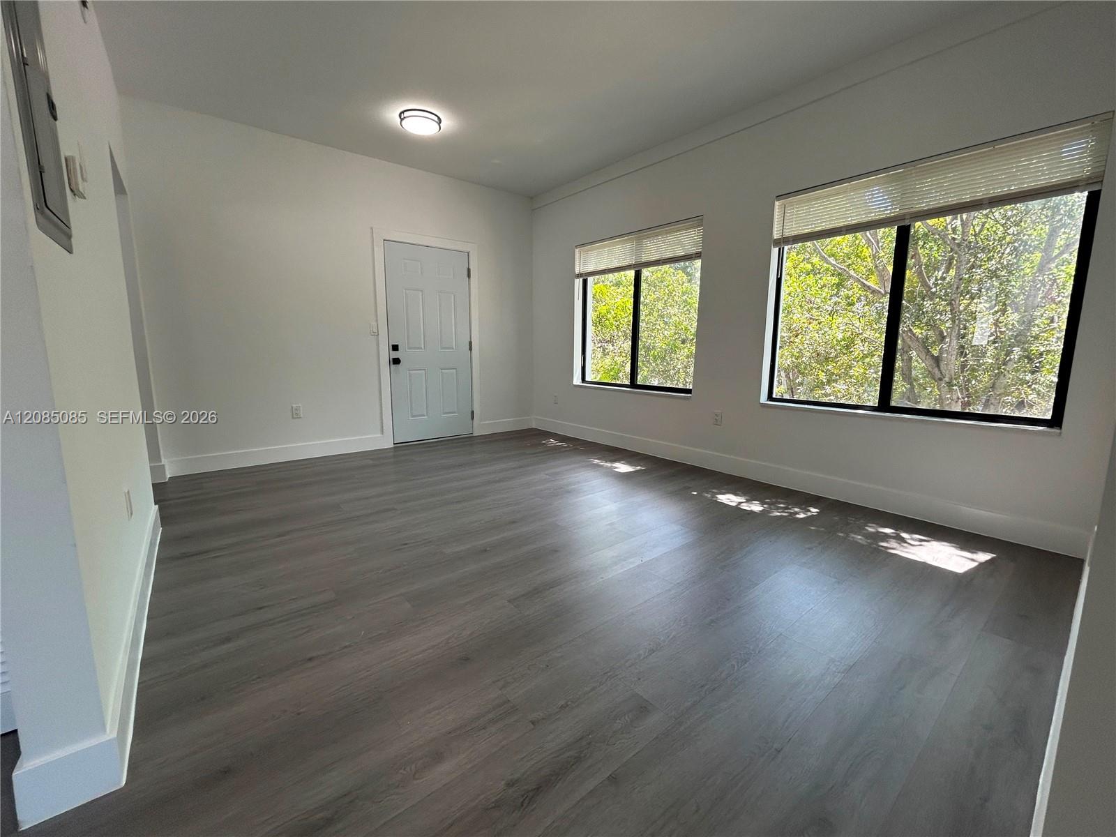638 SW 21st Ave # 3 — Photo 3