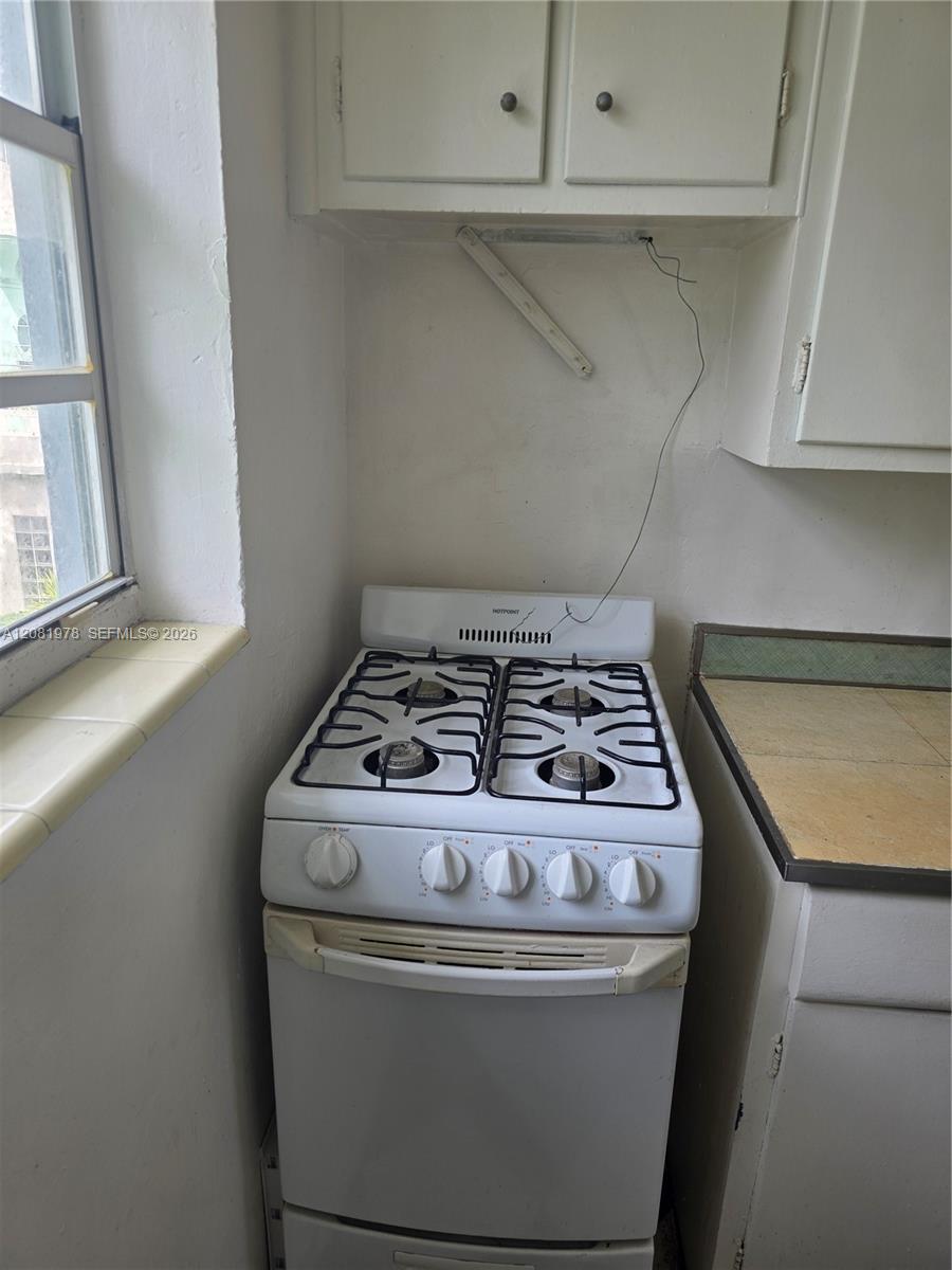 635 8th St # 202 — Photo 4