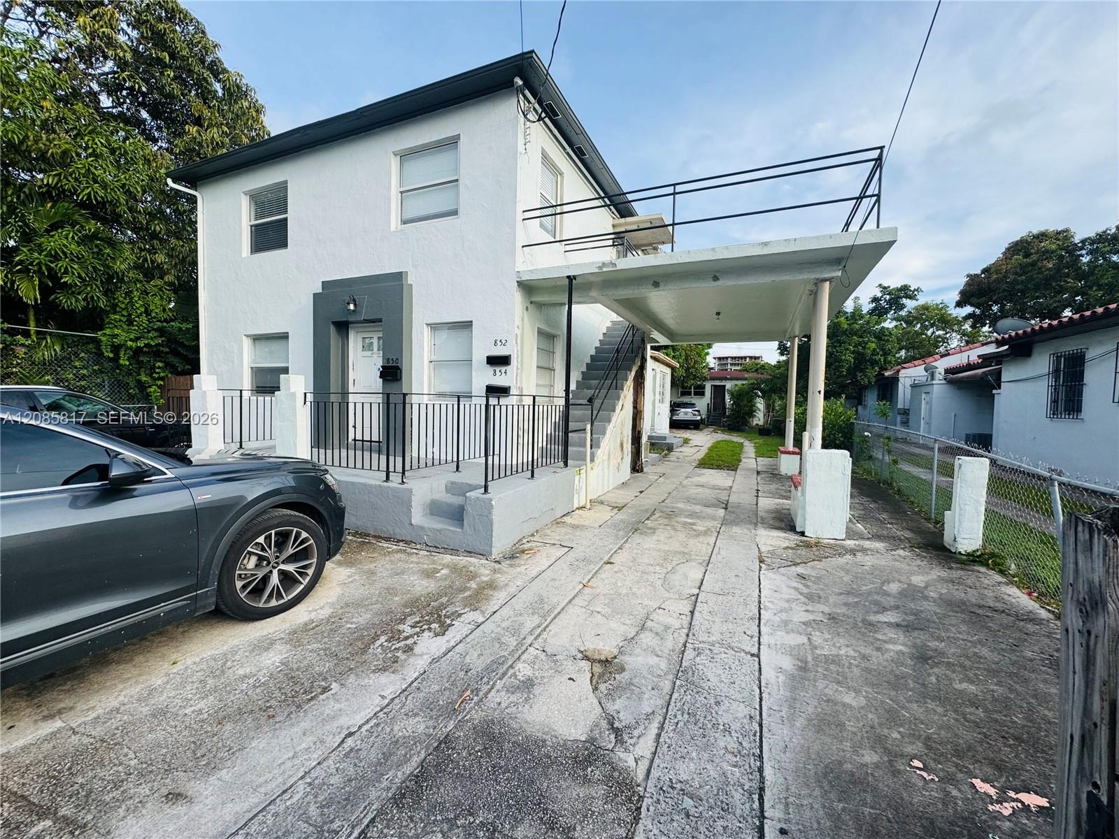 850 SW 5th St # 2, Miami FL 33130