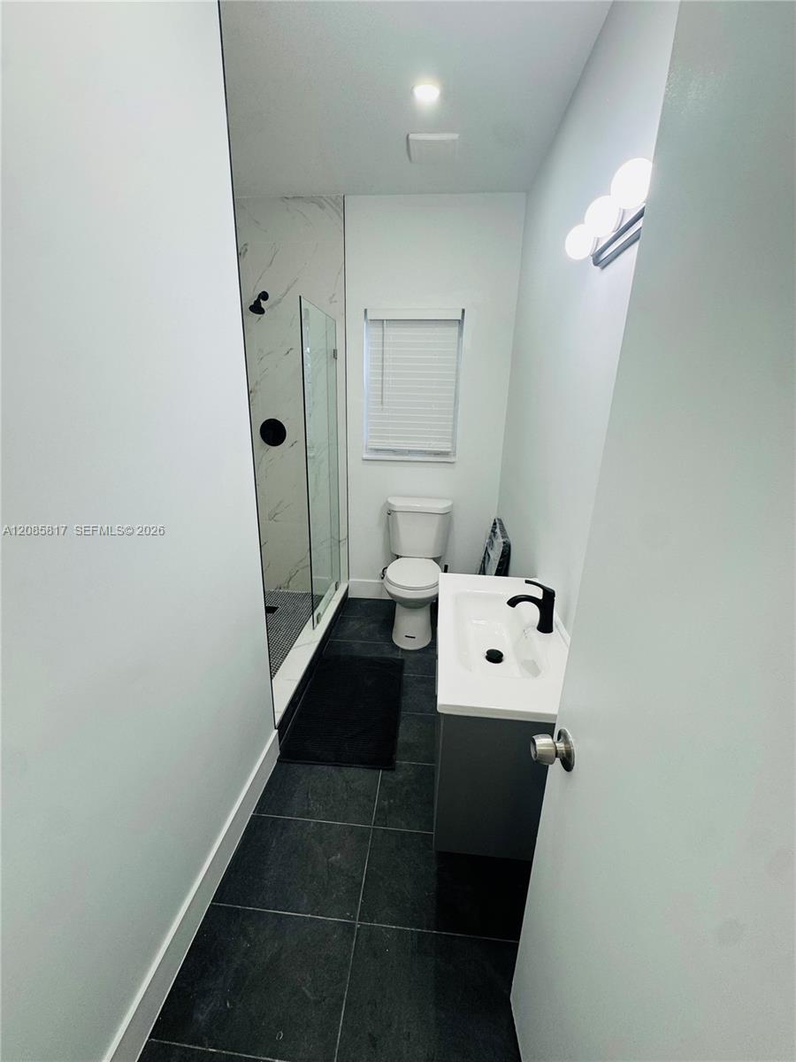 850 SW 5th St # 2 — Photo 3