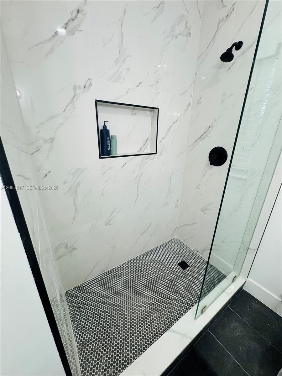 850 SW 5th St # 2 — Photo 4