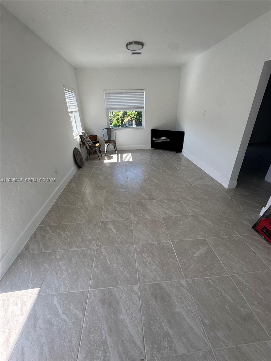 850 SW 5th St # 2 — Photo 5