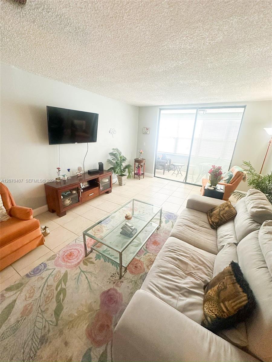 2860 Somerset Dr # 400K — Photo 2