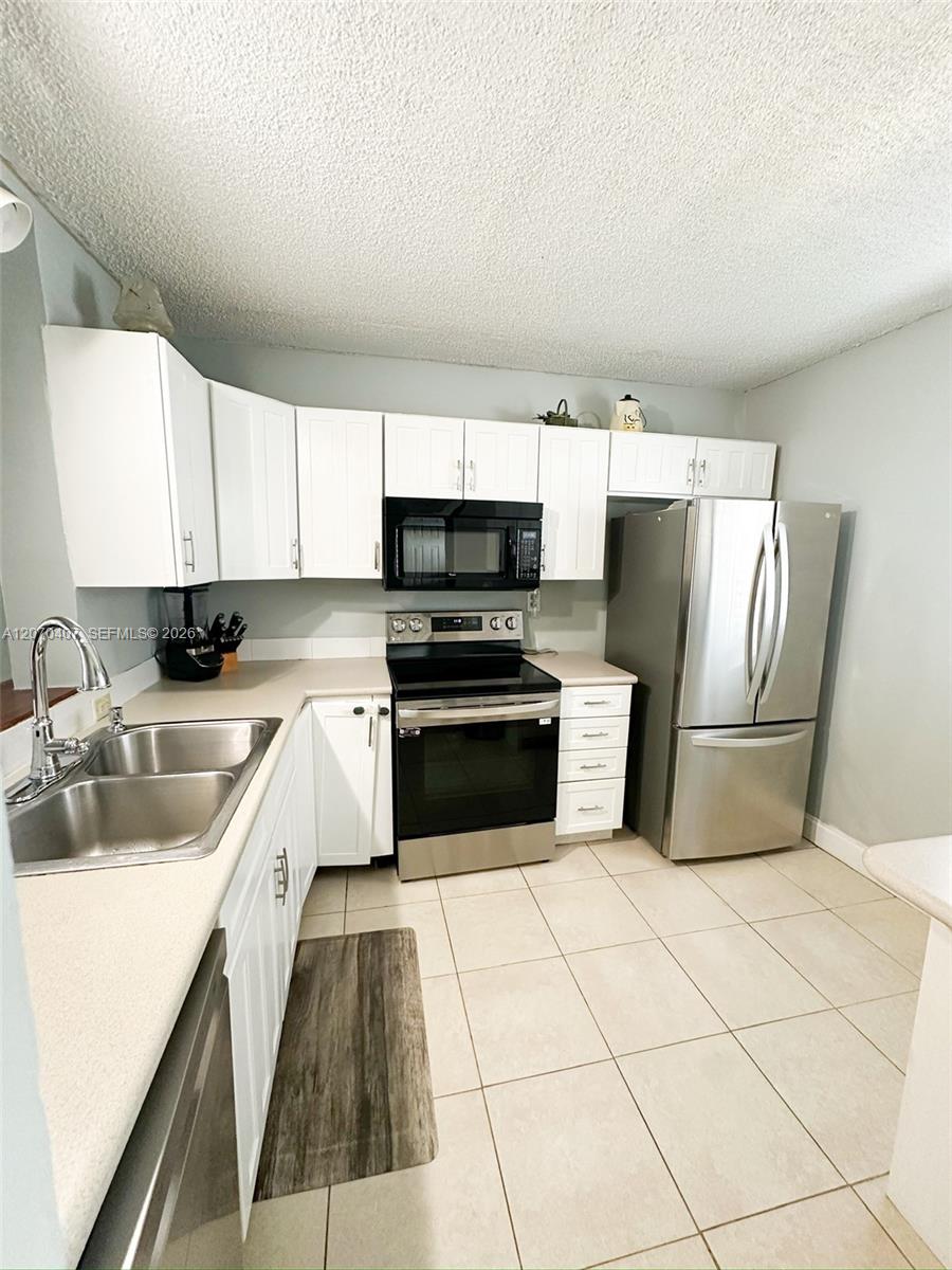 2860 Somerset Dr # 400K — Photo 3