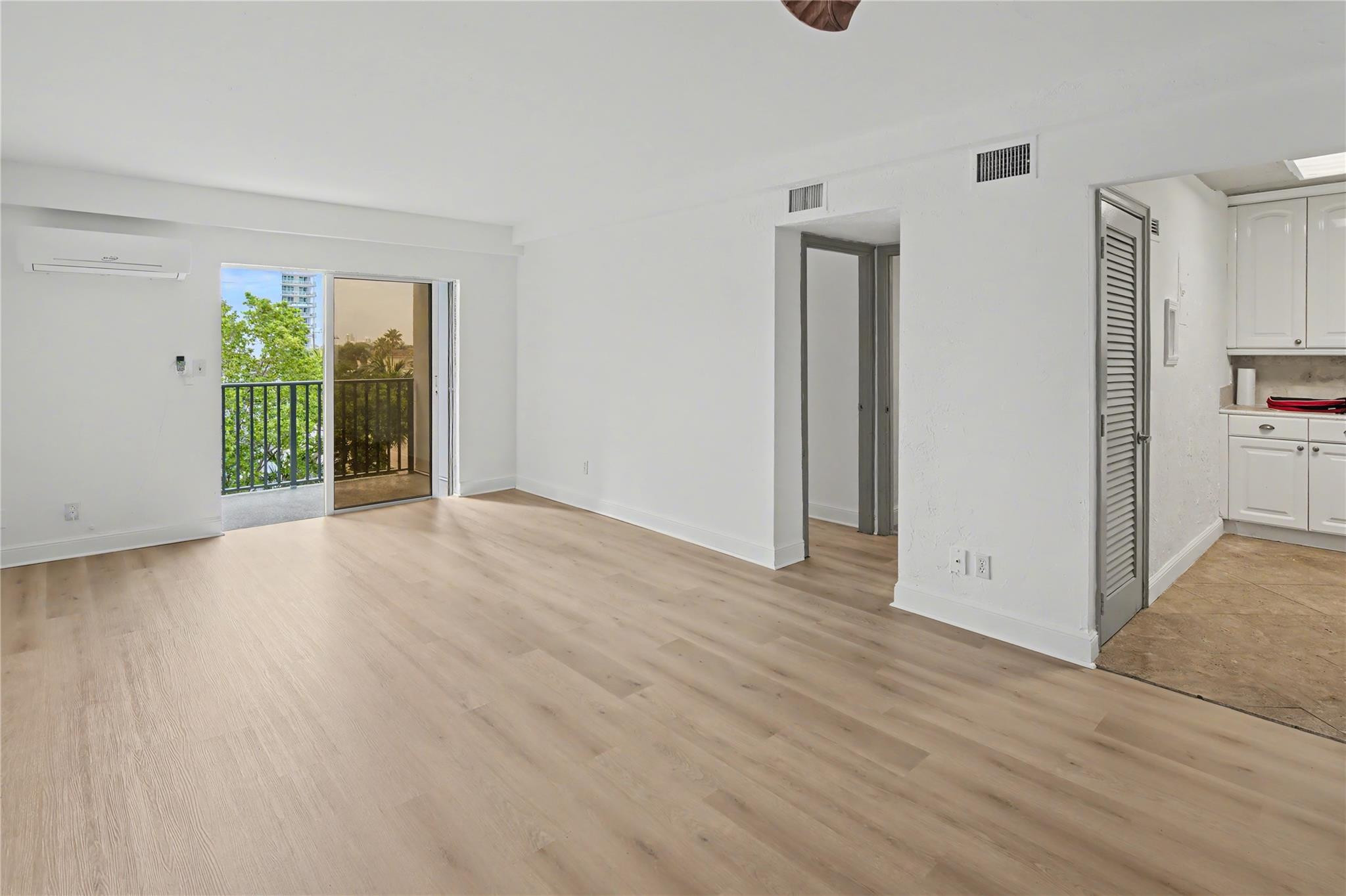 3000 Riomar Street # 406 — Photo 3
