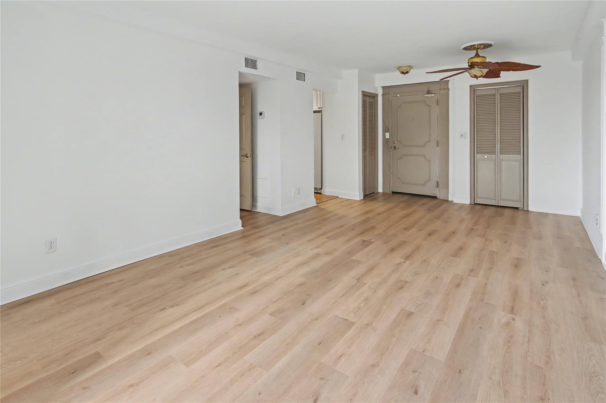 3000 Riomar Street # 406 — Photo 4