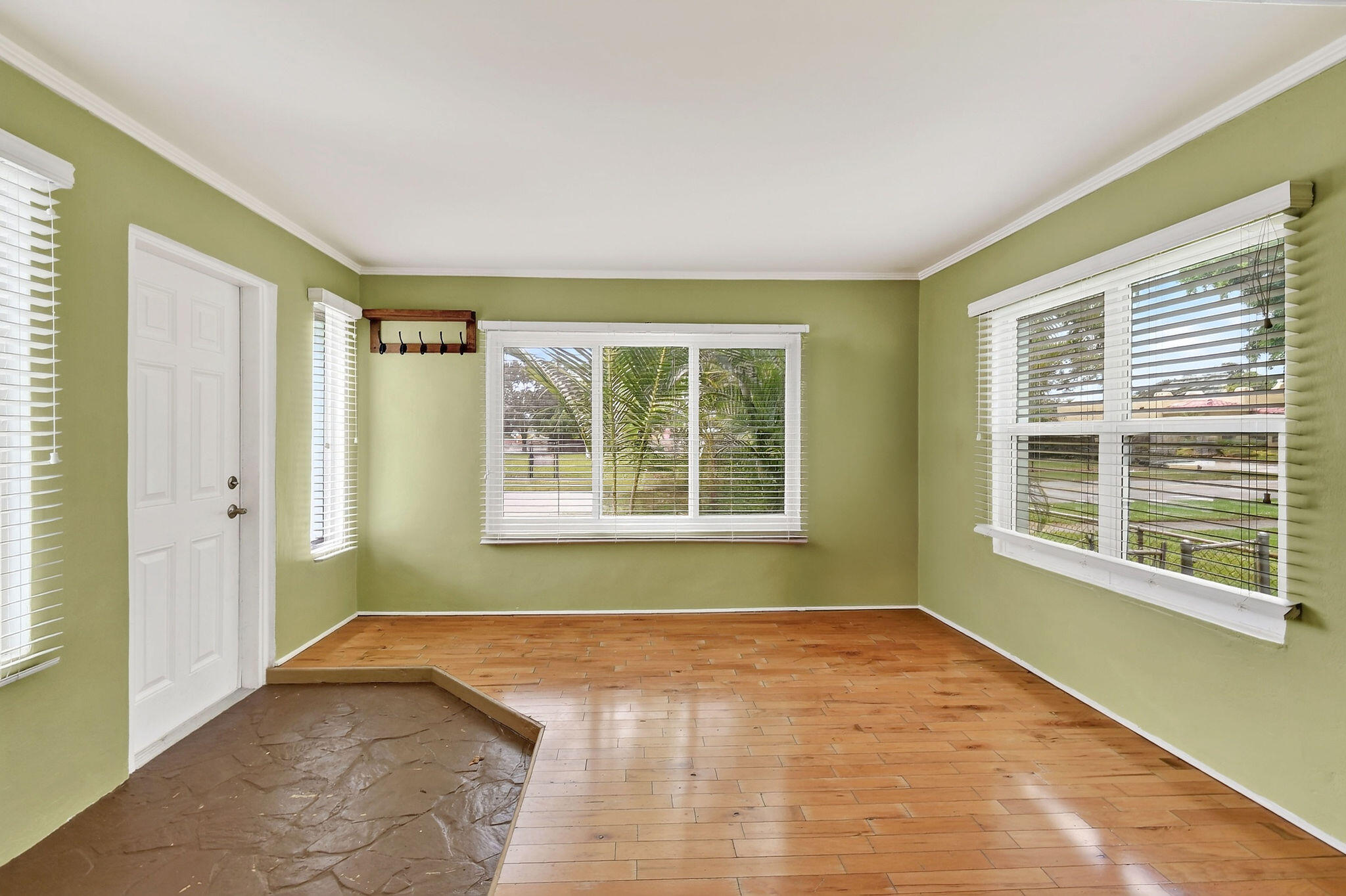 411 Evergreen Drive — Photo 3