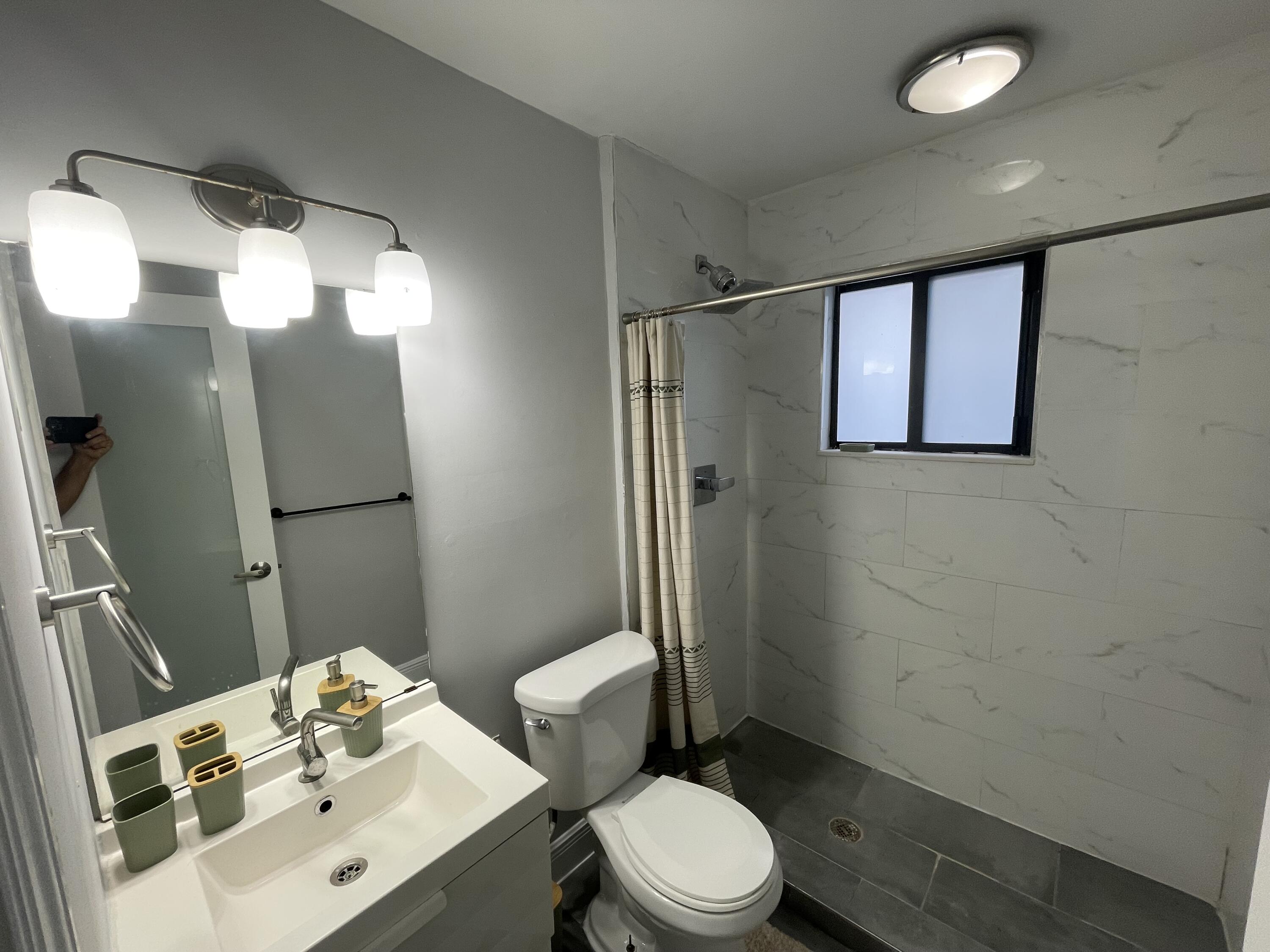 824 NE 4th Street # 3 — Photo 4