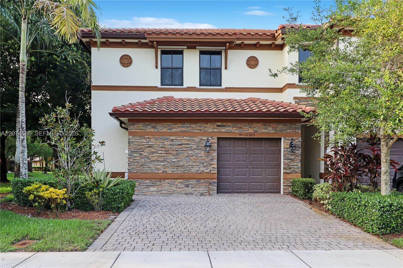 12365 S Village Cir, Davie FL 33325