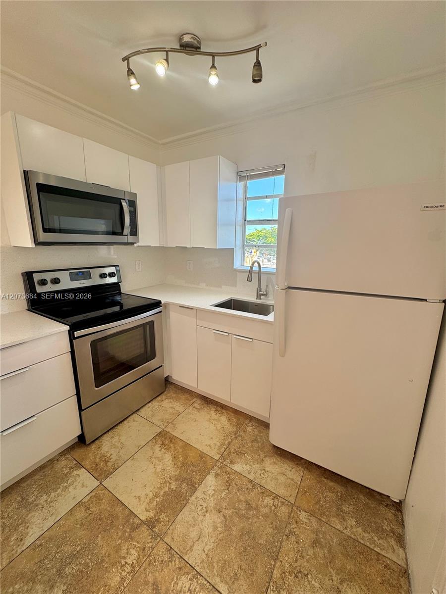 1020 SW 7 th # 9, Miami FL 33130