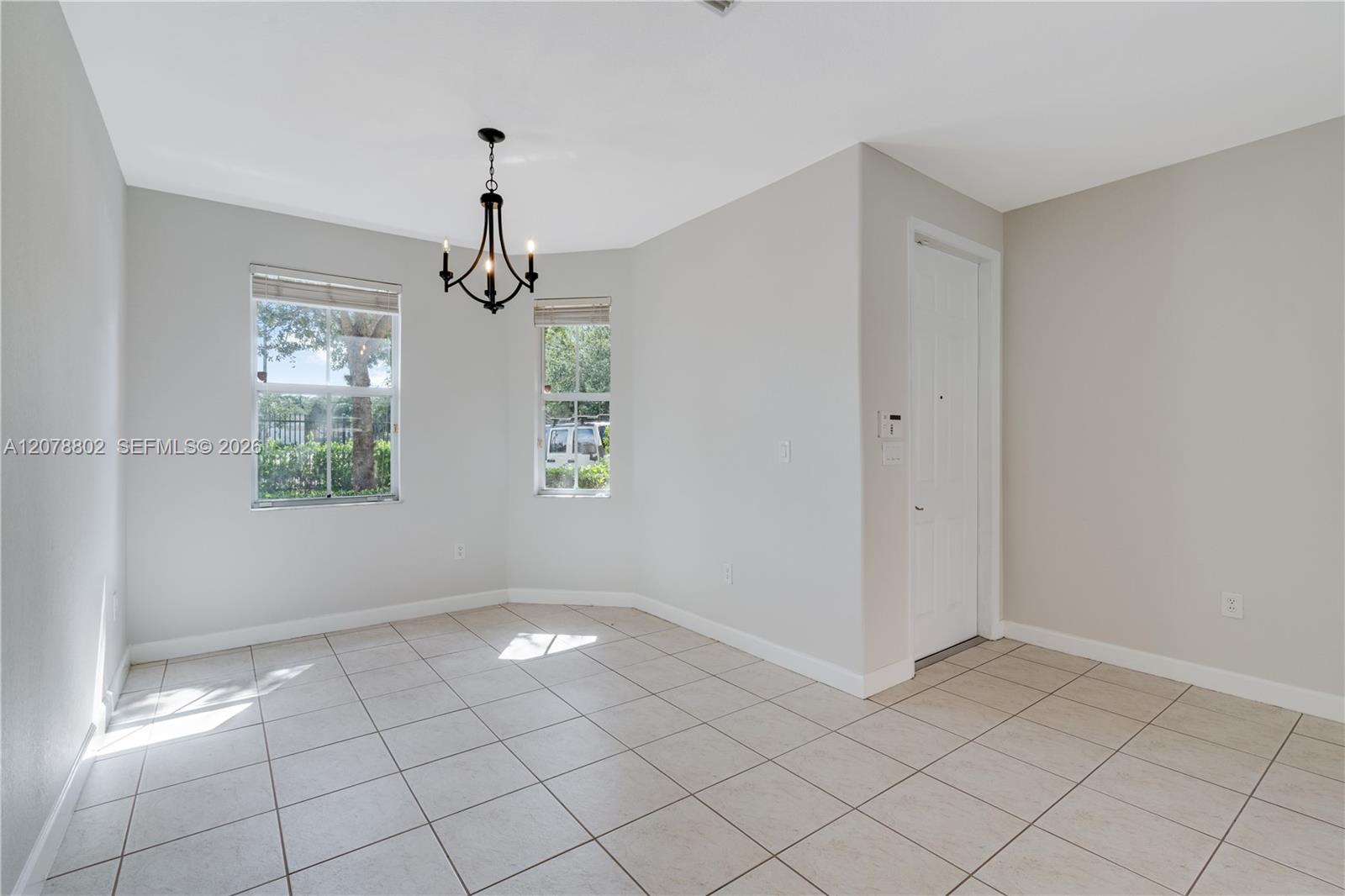 8450 NW 113th Psge — Photo 5