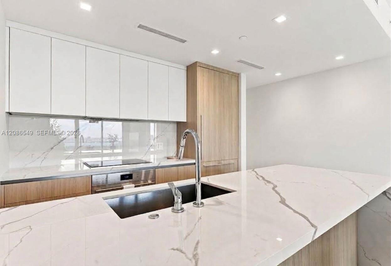2411 Laguna Cir # 1004 — Photo 5