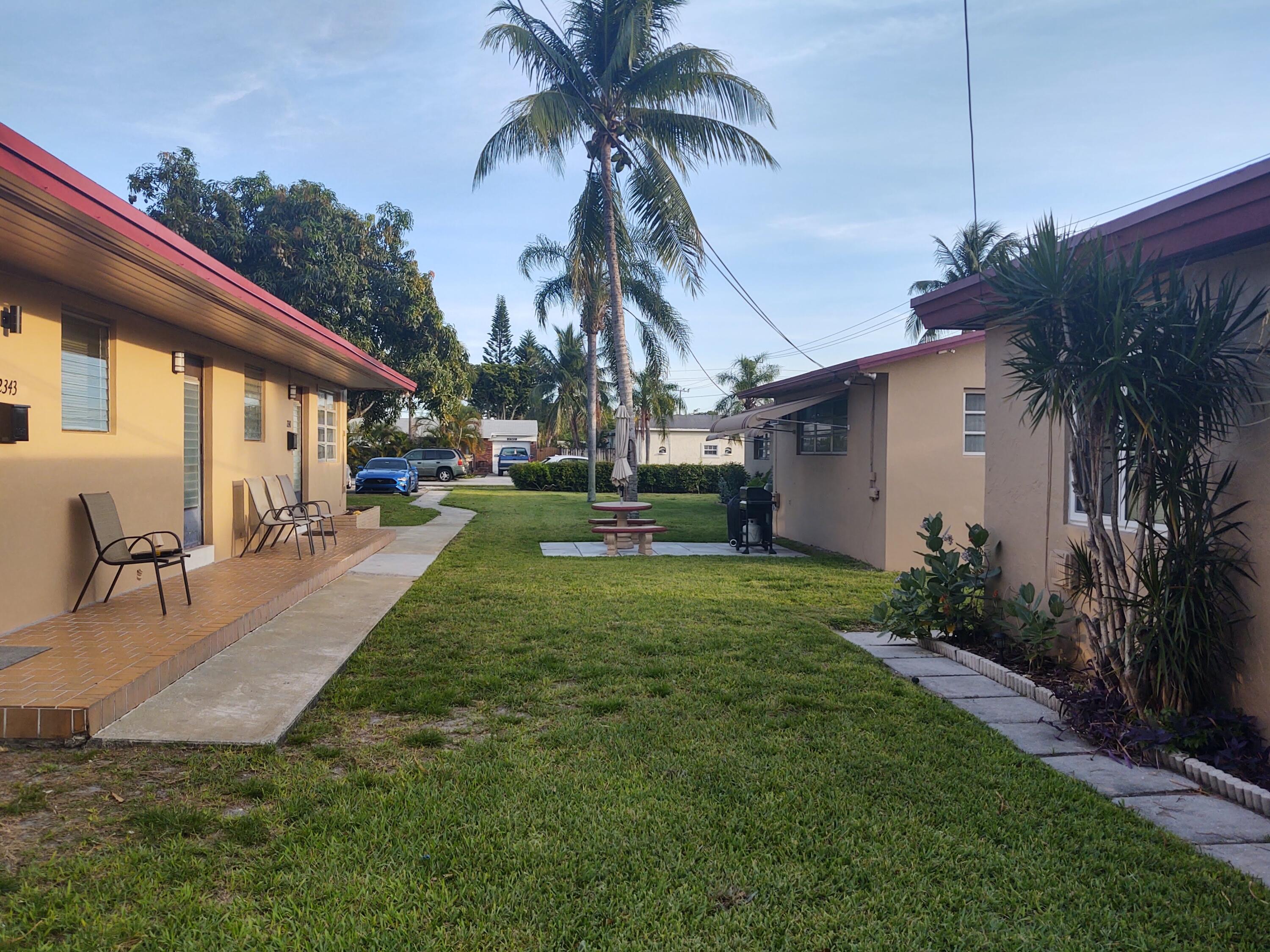 2347 HARDING Street — Photo 3