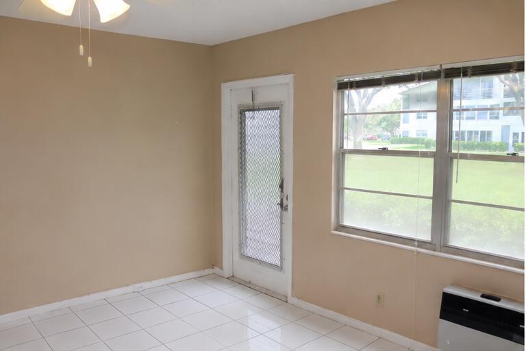 554 Mansfield N — Photo 3