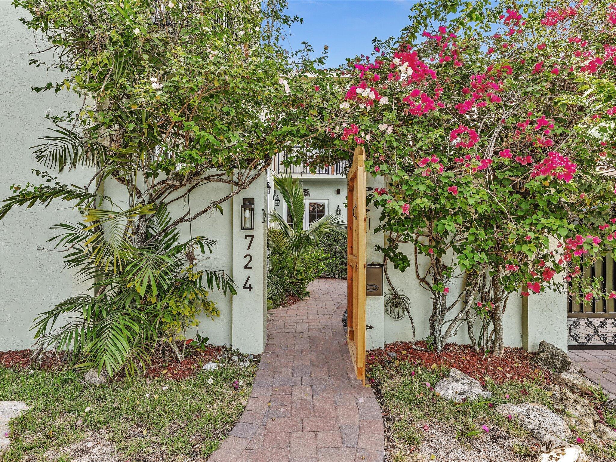 724 PARK Place — Photo 4