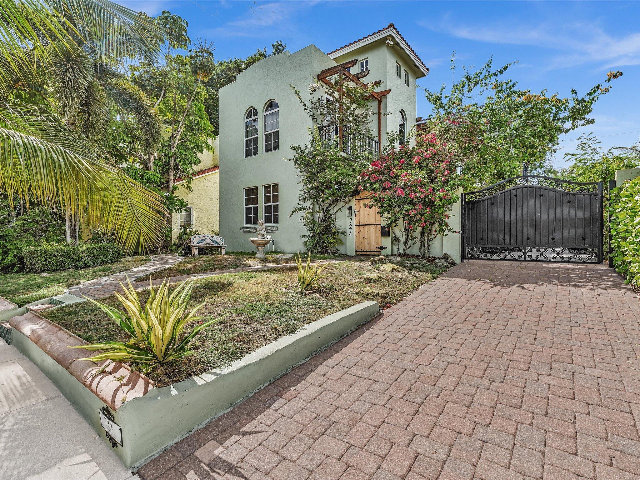 724 PARK Place — Photo 3