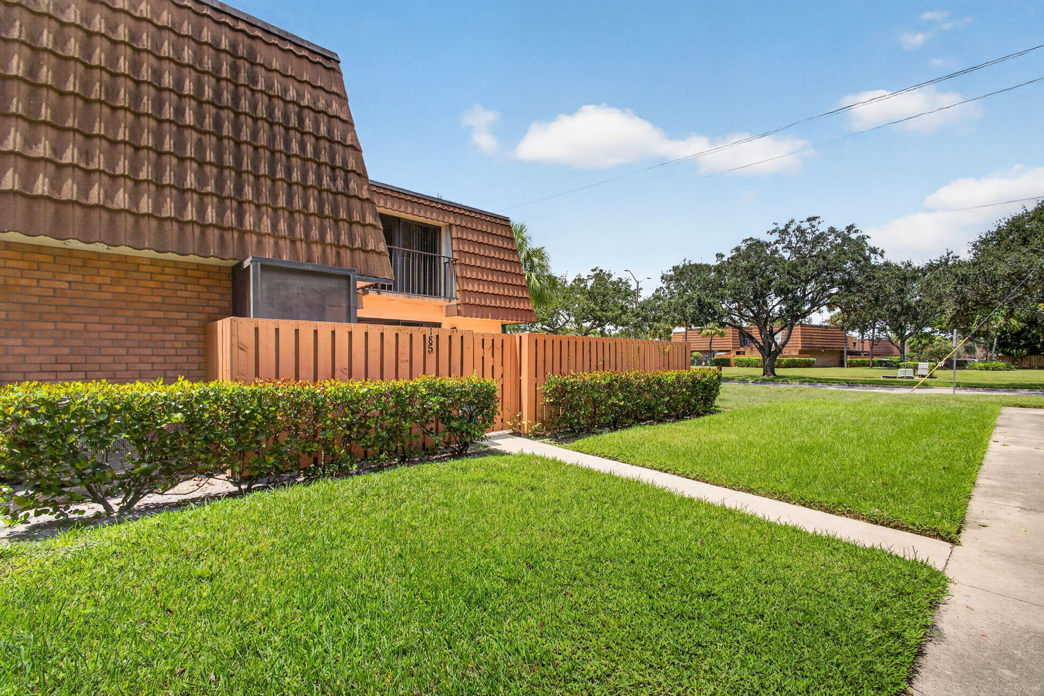 185 Charter Way — Photo 3