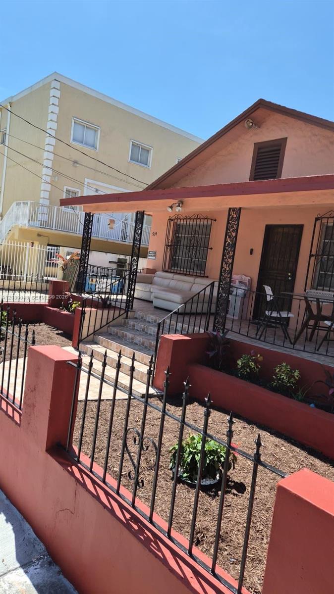 934 SW 3rd St, Miami FL 33130