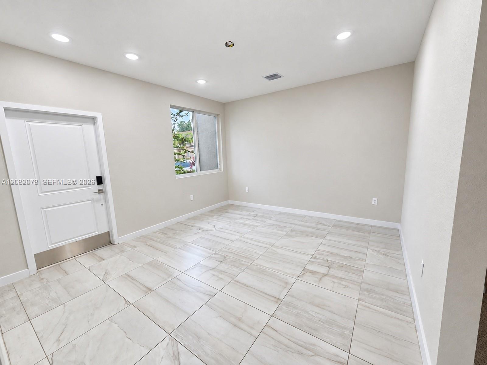 2419 SE 11th St — Photo 5