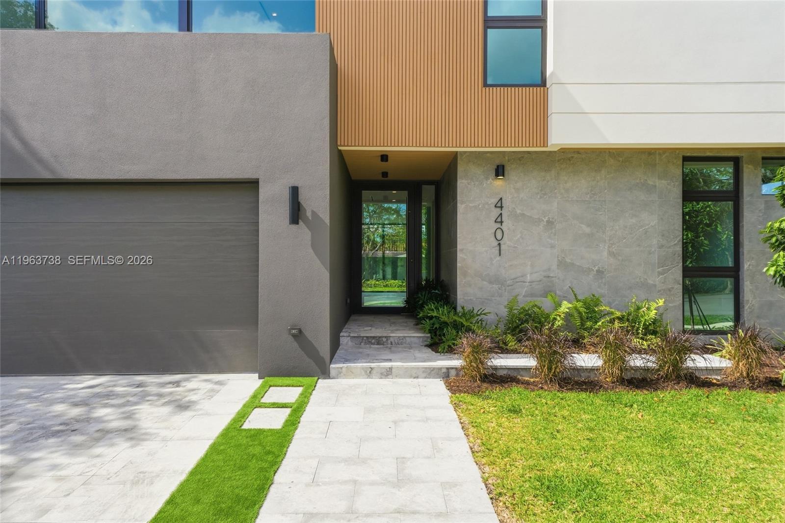 4401 SW 14th St — Photo 4