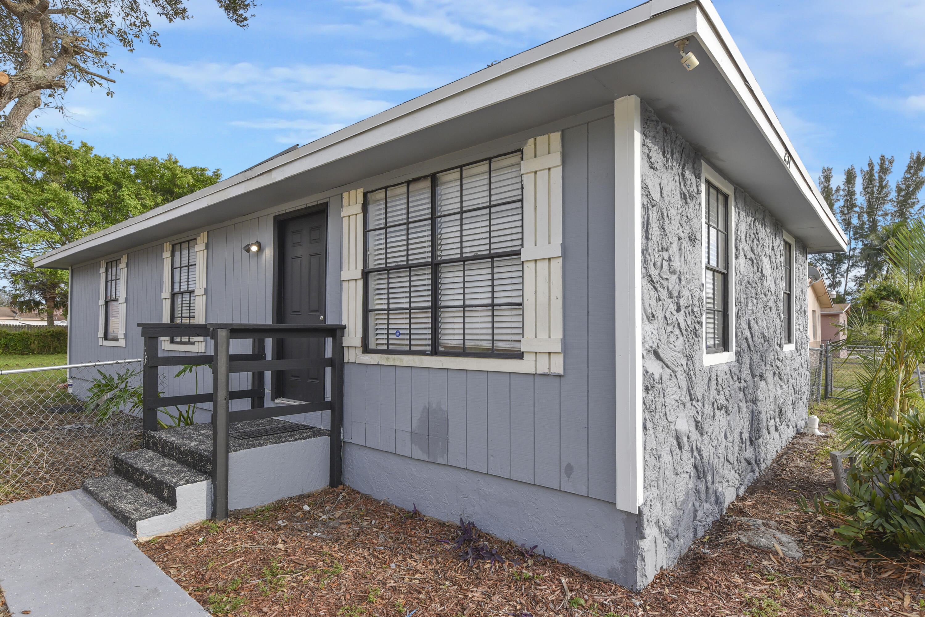 237 SW 11th Avenue, Delray Beach FL 33444