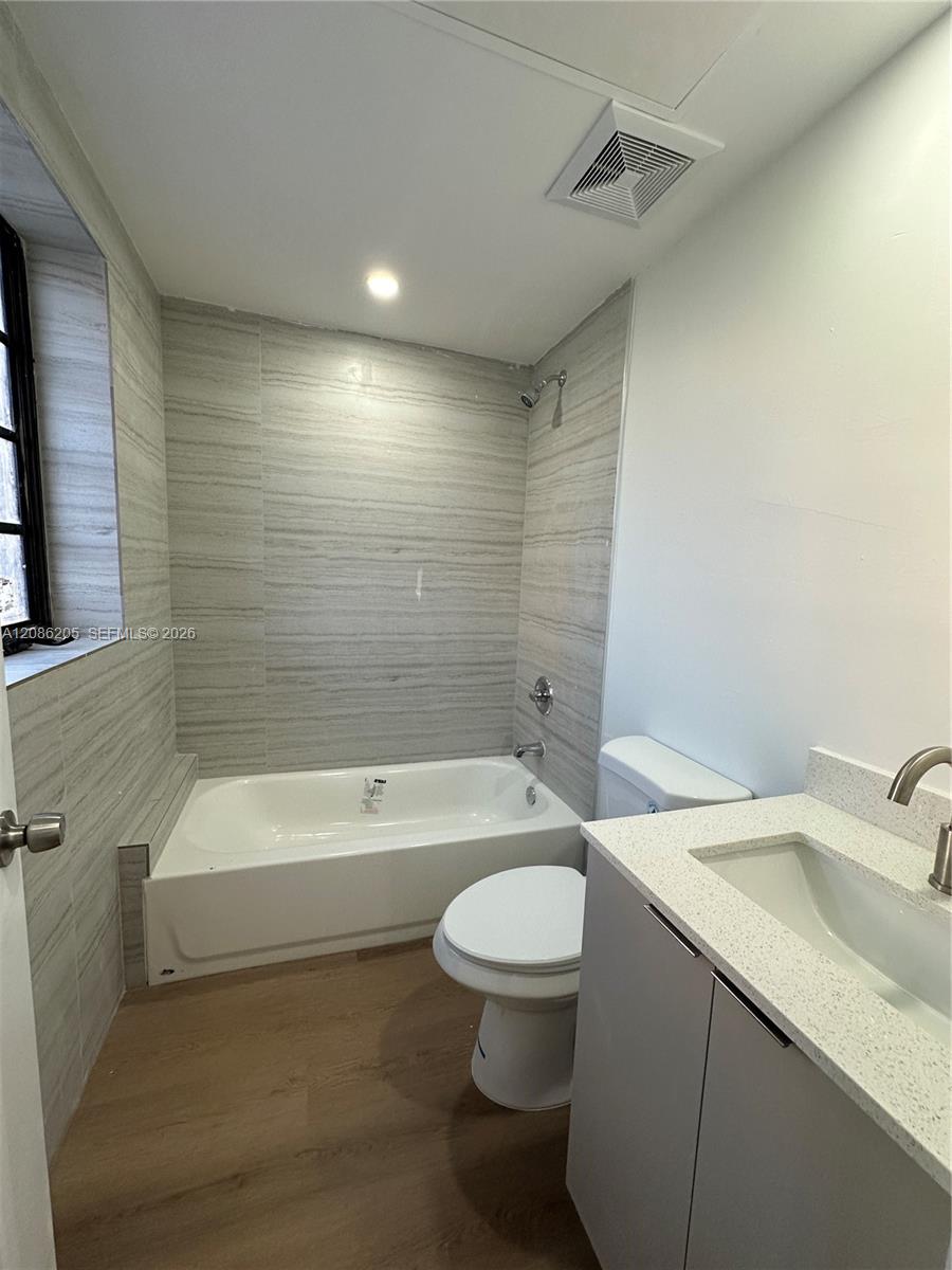 1619 Jefferson Ave # 207 — Photo 3