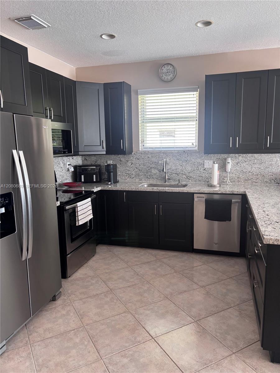 2223 SW 134th Ave — Photo 4